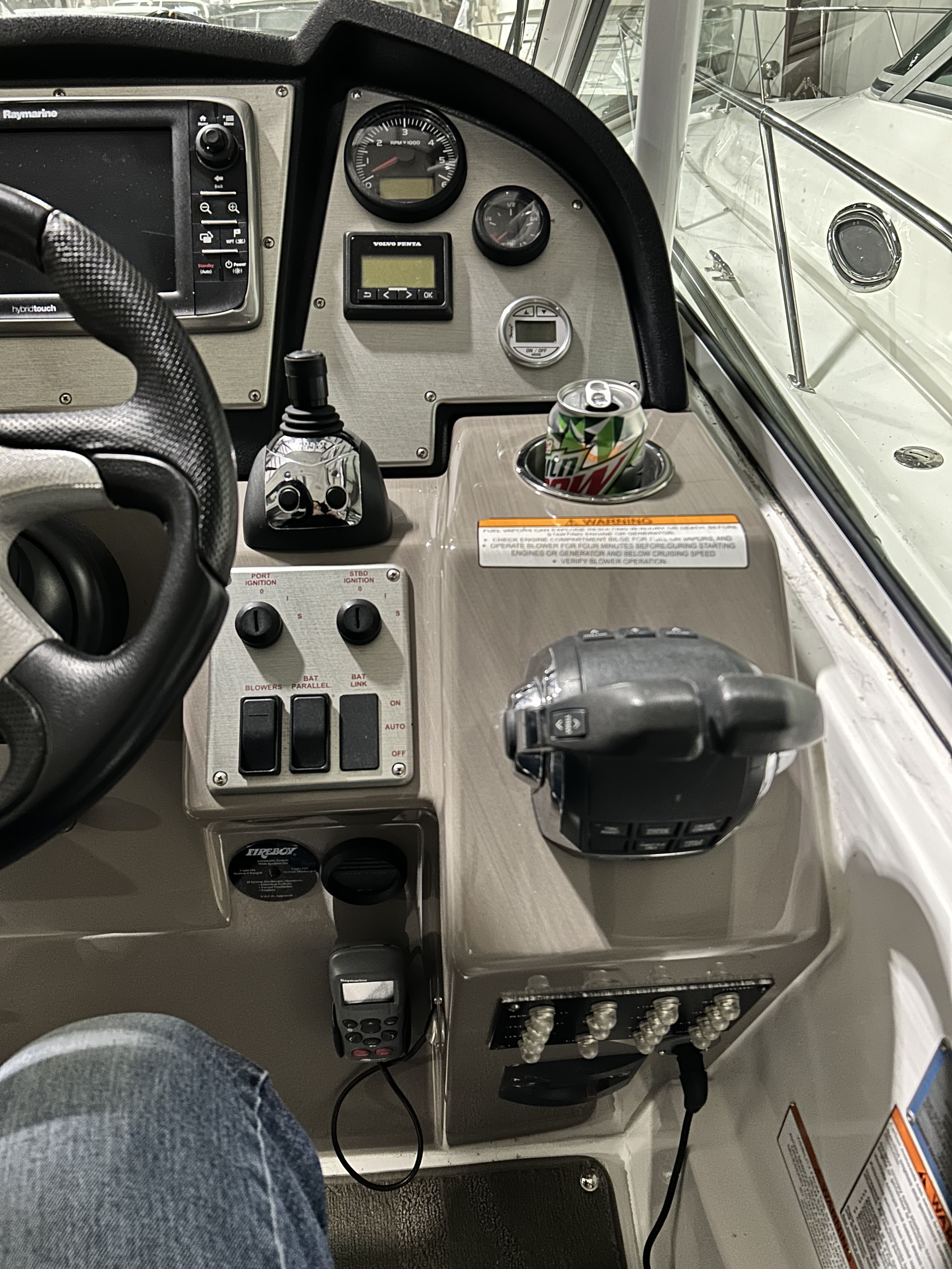 2012 Cruisers Yachts
                                                             350 EXPRESS Image Thumbnail #29