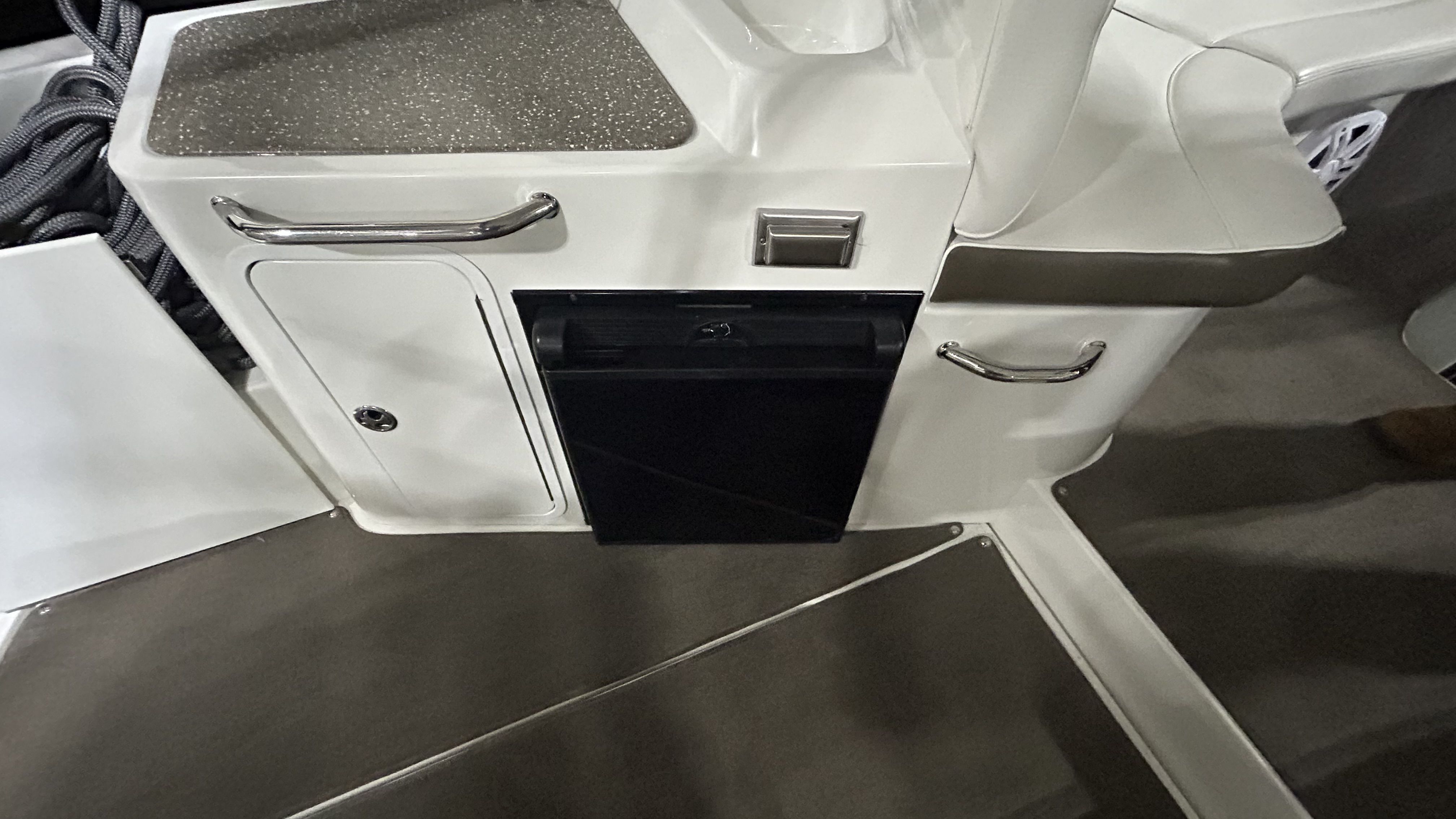 2012 Cruisers Yachts
                                                             350 EXPRESS Image Thumbnail #36