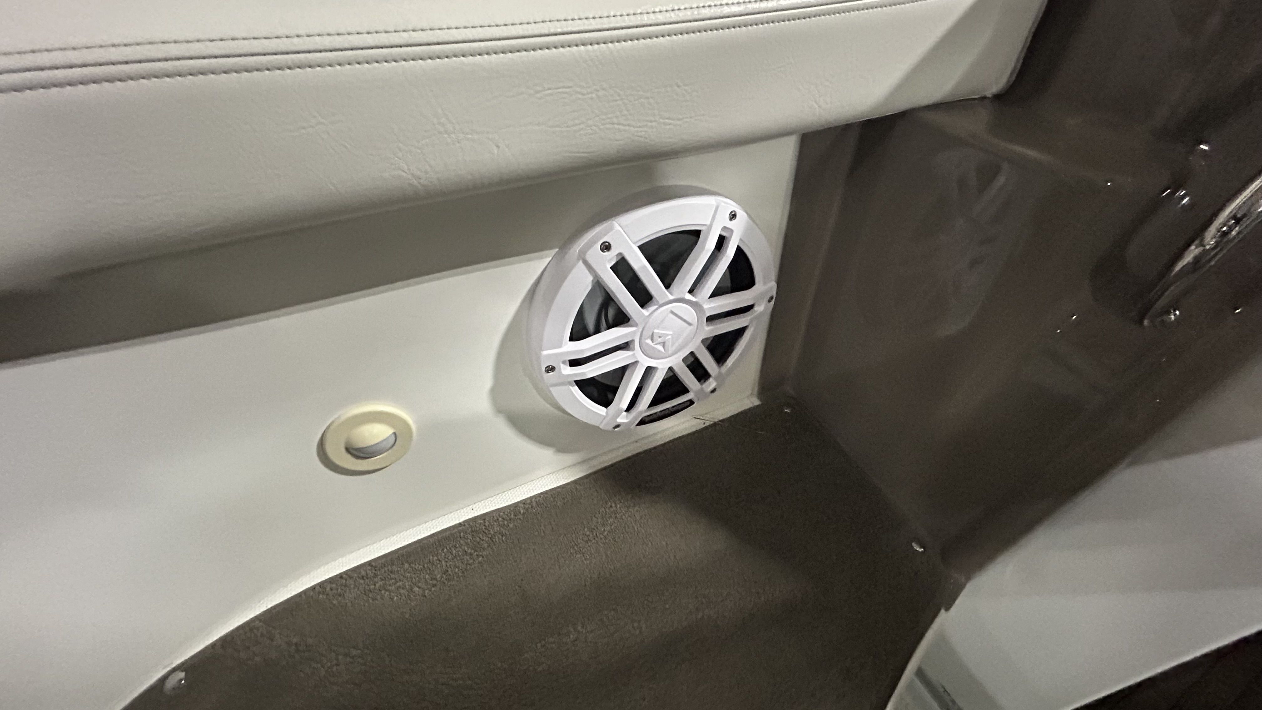 2012 Cruisers Yachts
                                                             350 EXPRESS Image Thumbnail #40