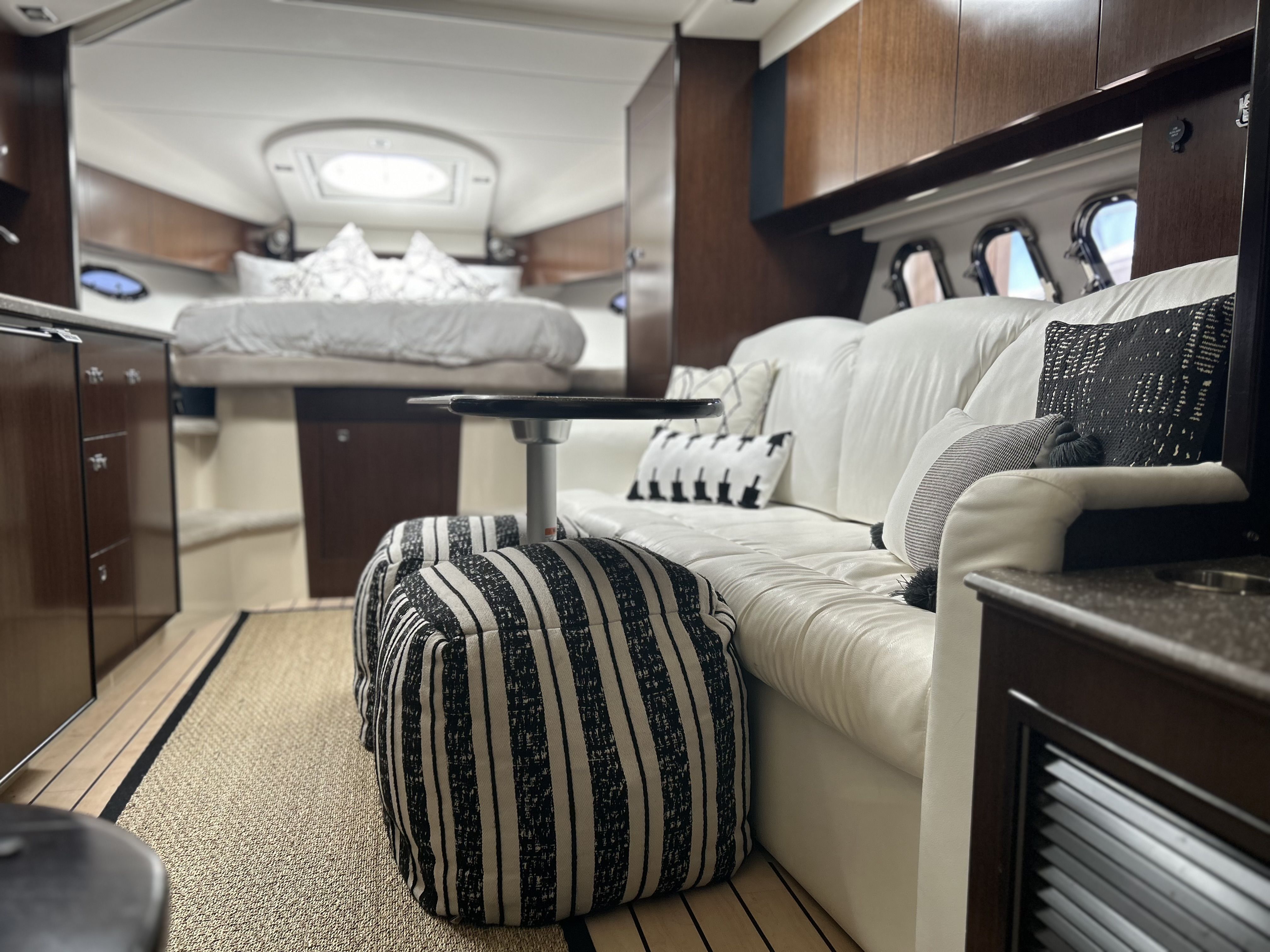 2012 Cruisers Yachts
                                                             350 EXPRESS Image Thumbnail #44