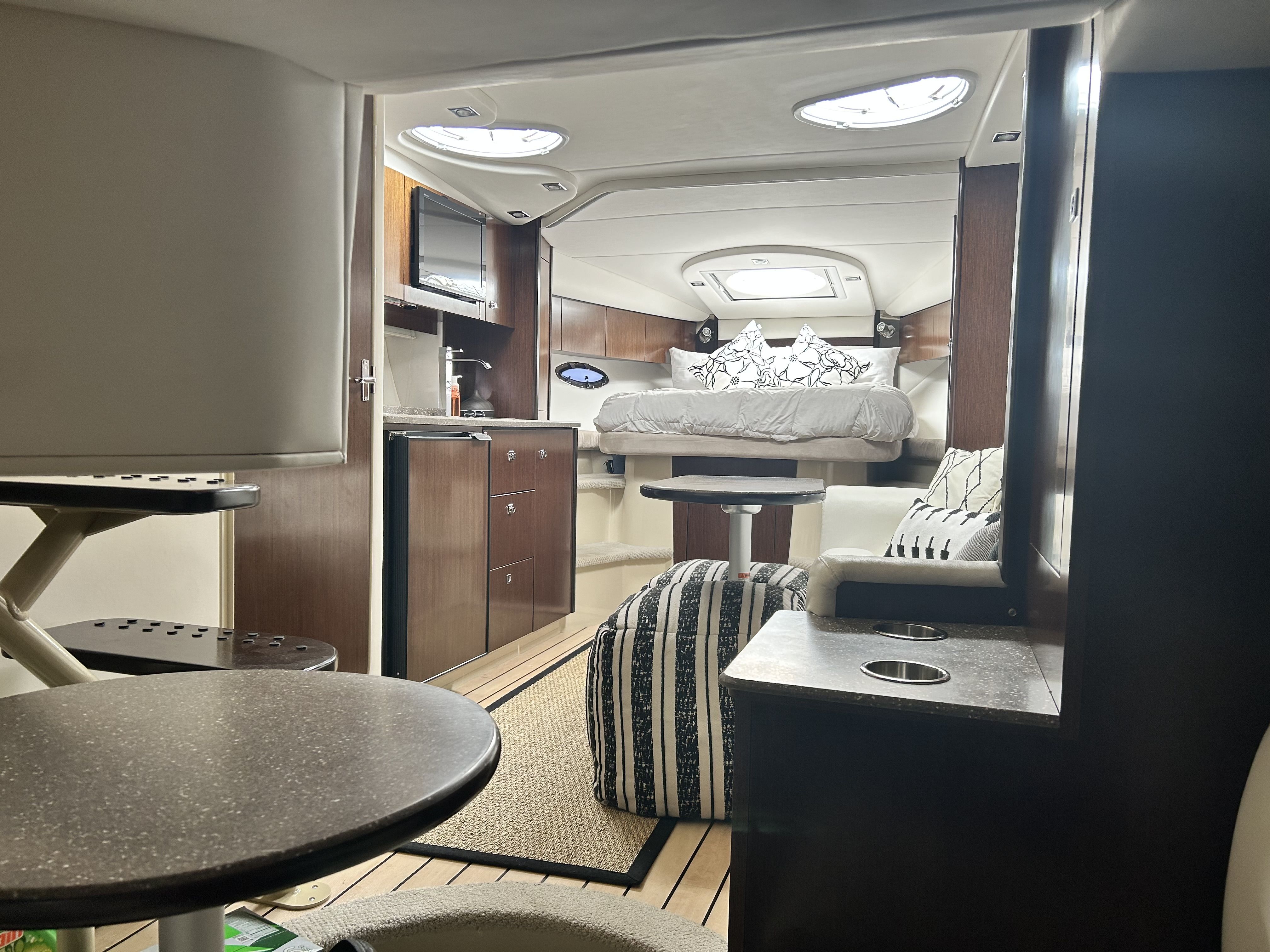 2012 Cruisers Yachts
                                                             350 EXPRESS Image Thumbnail #45