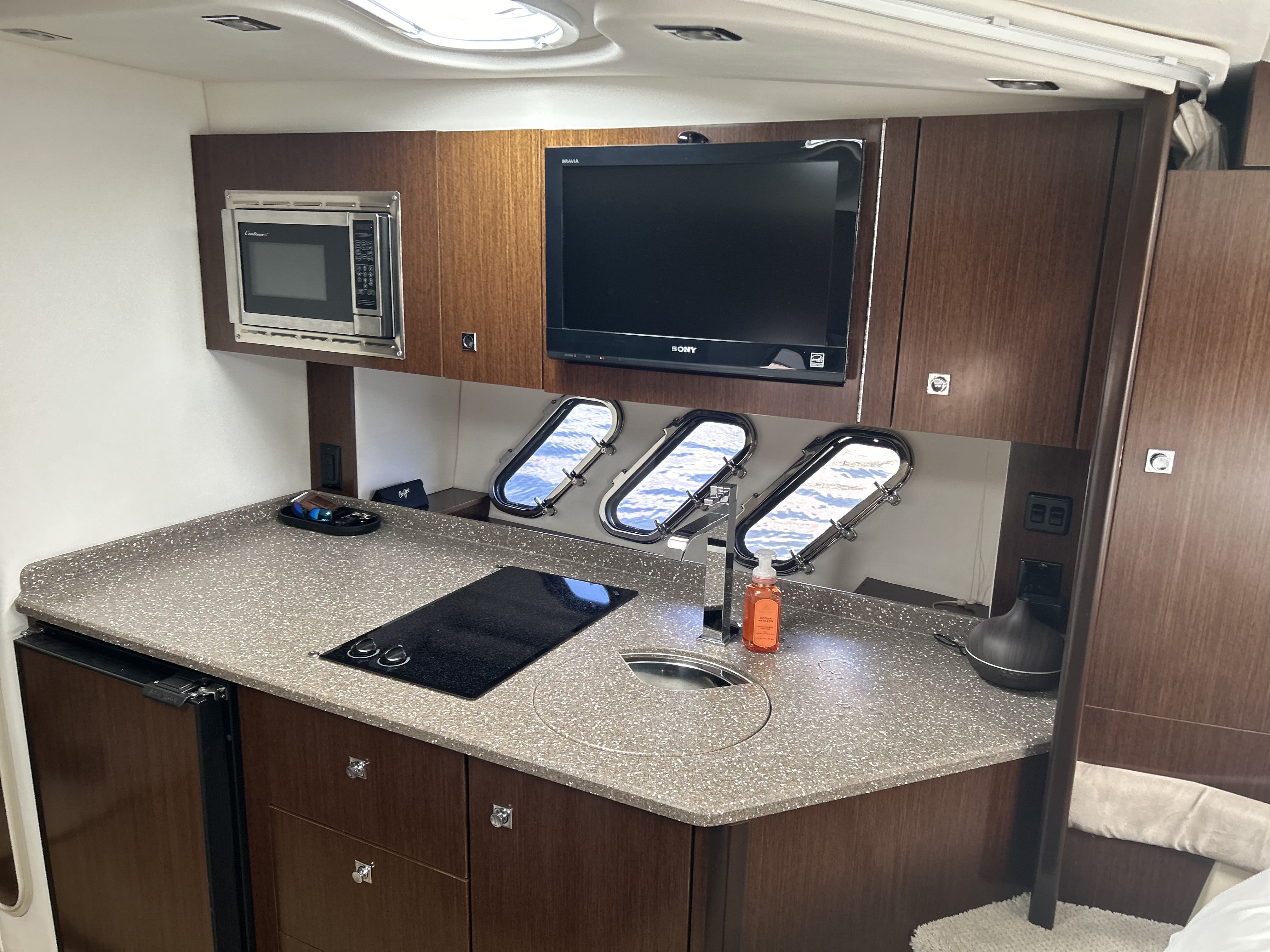 2012 Cruisers Yachts
                                                             350 EXPRESS Image Thumbnail #48
