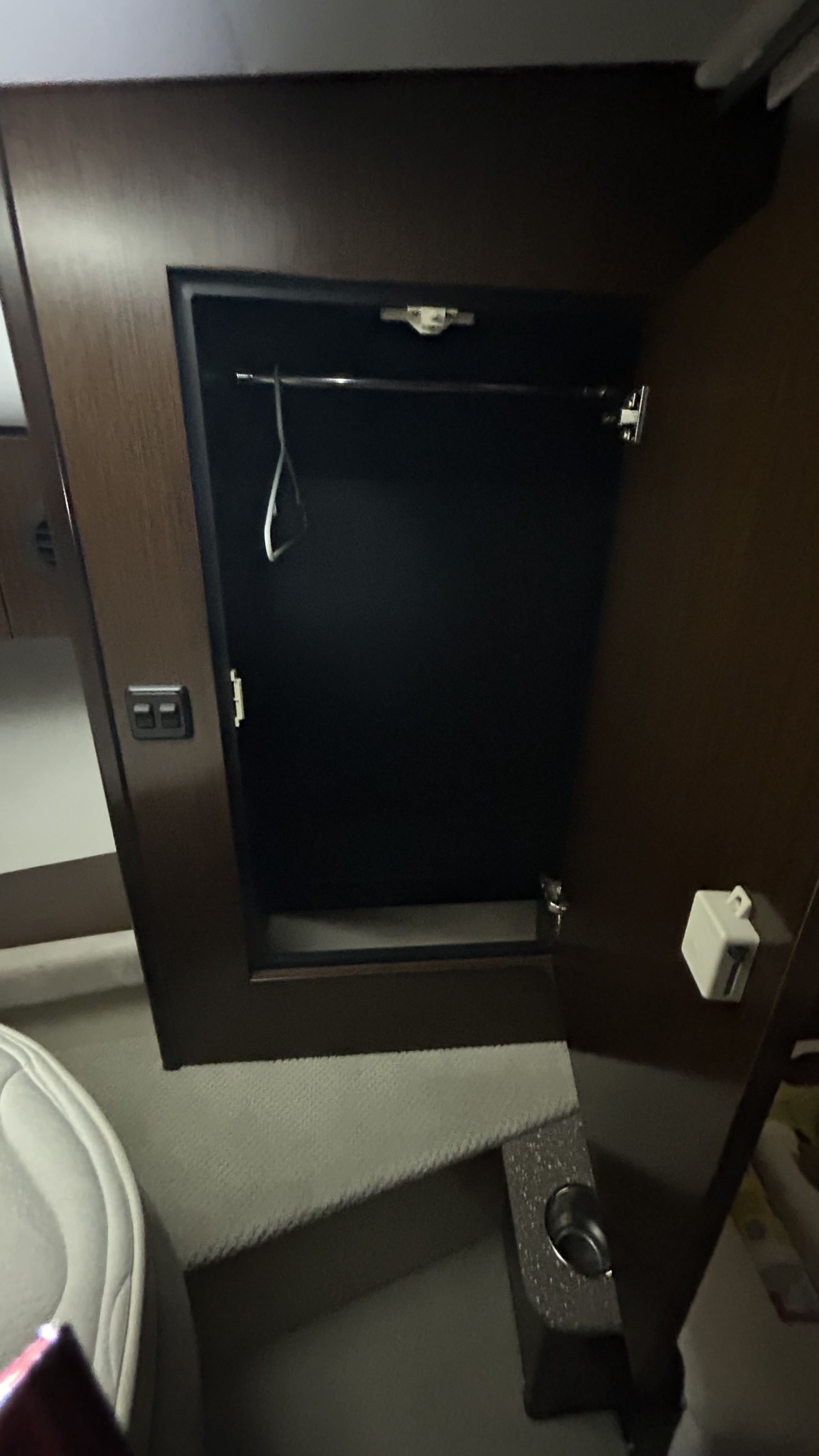 2012 Cruisers Yachts
                                                             350 EXPRESS Image Thumbnail #59