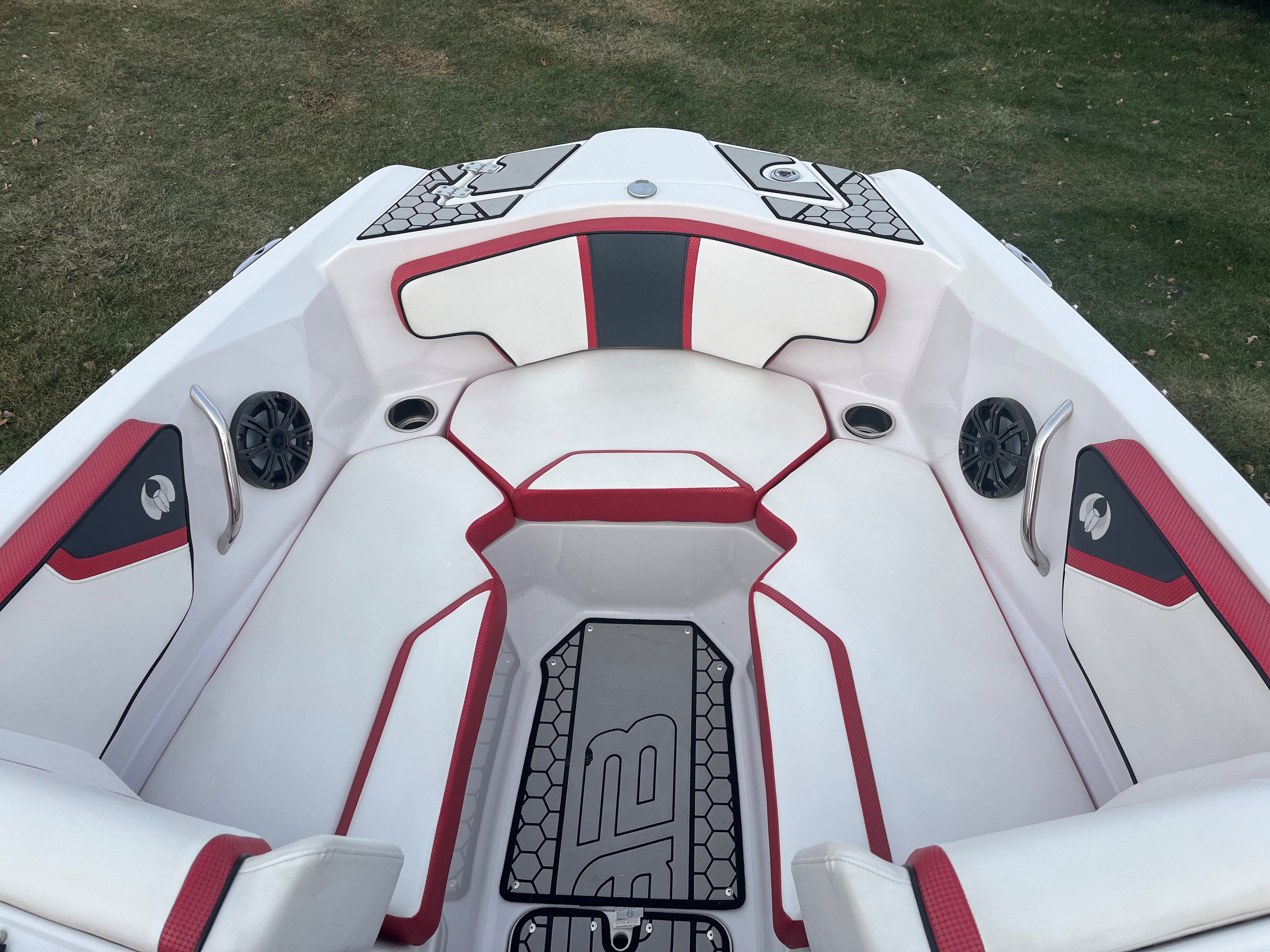 2018 Scarab
                                                             215 ID Image Thumbnail #4
