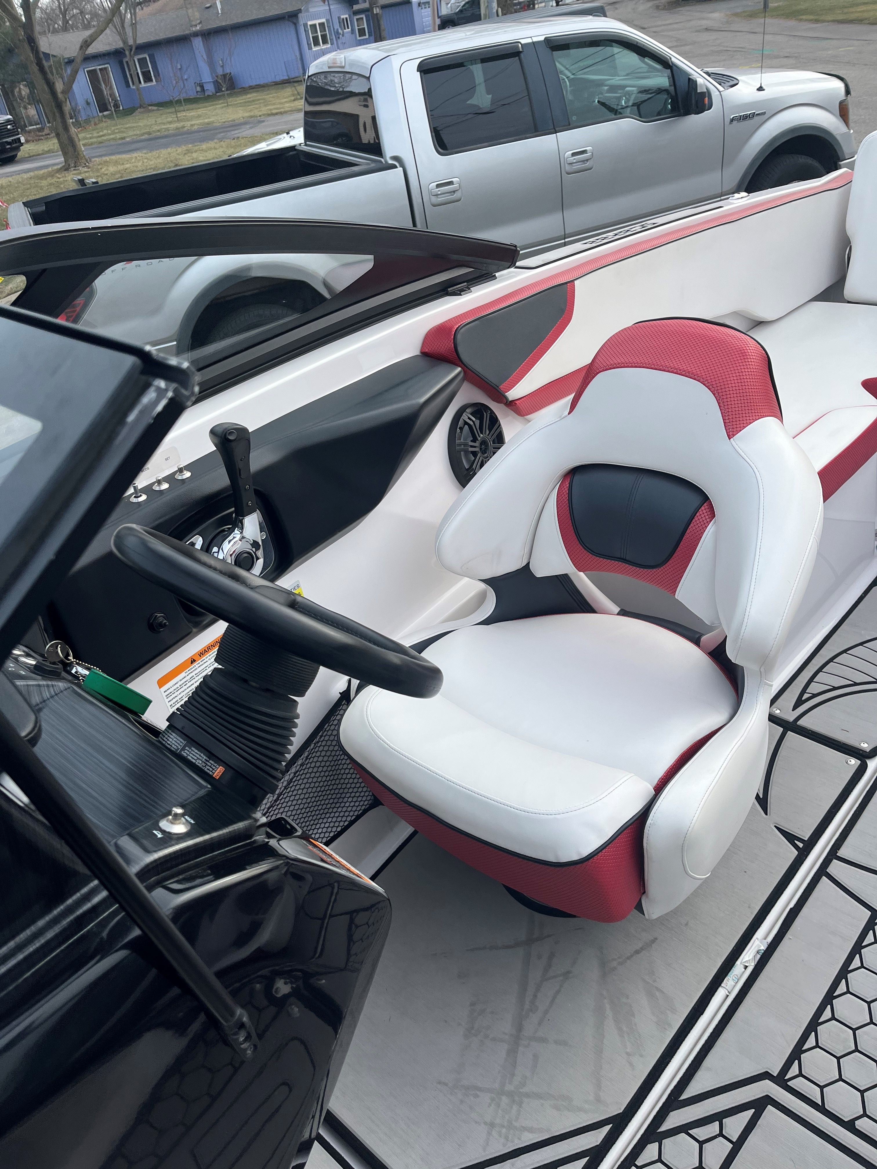 2018 Scarab
                                                             215 ID Image Thumbnail #8