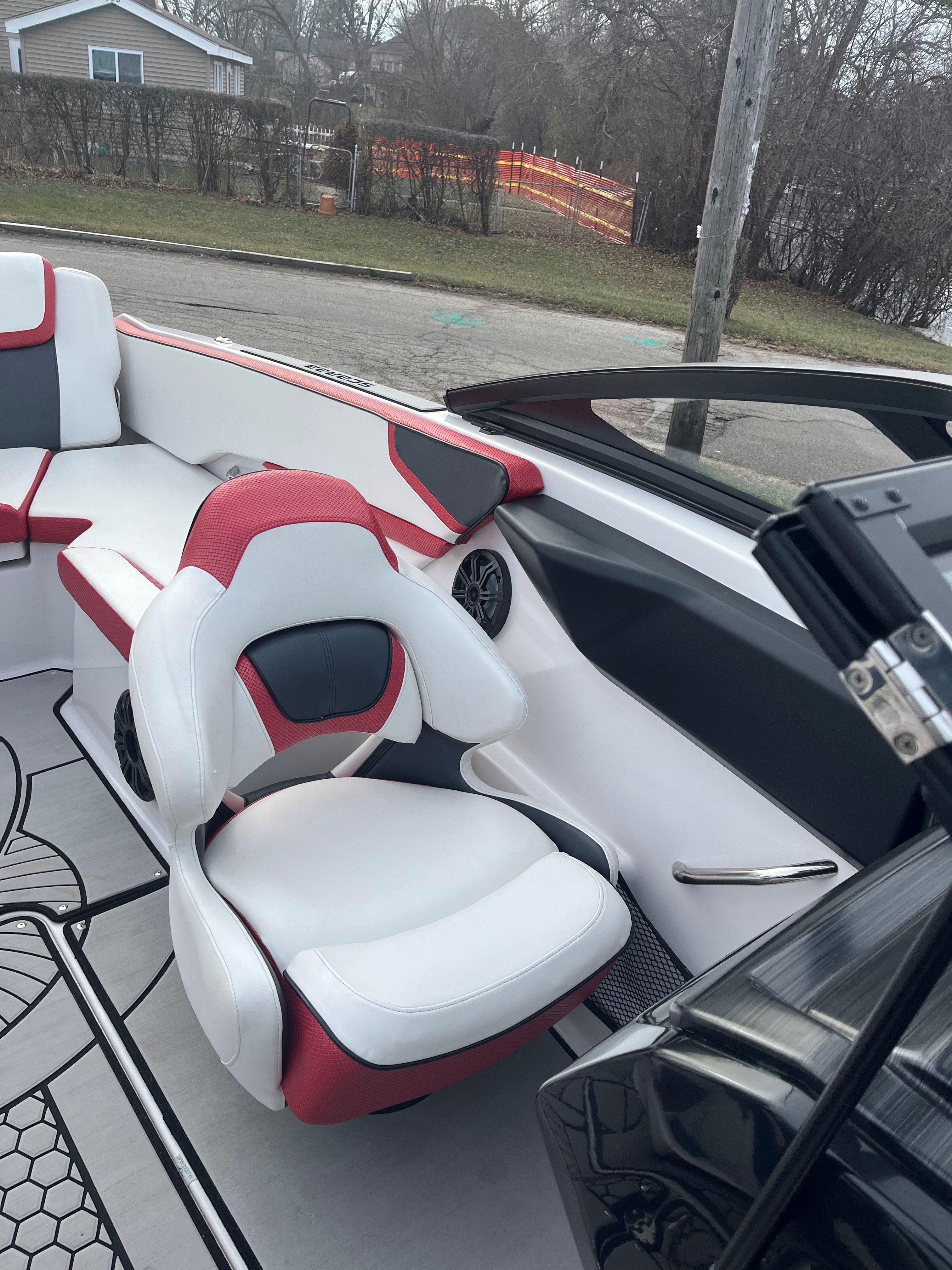 2018 Scarab
                                                             215 ID Image Thumbnail #10