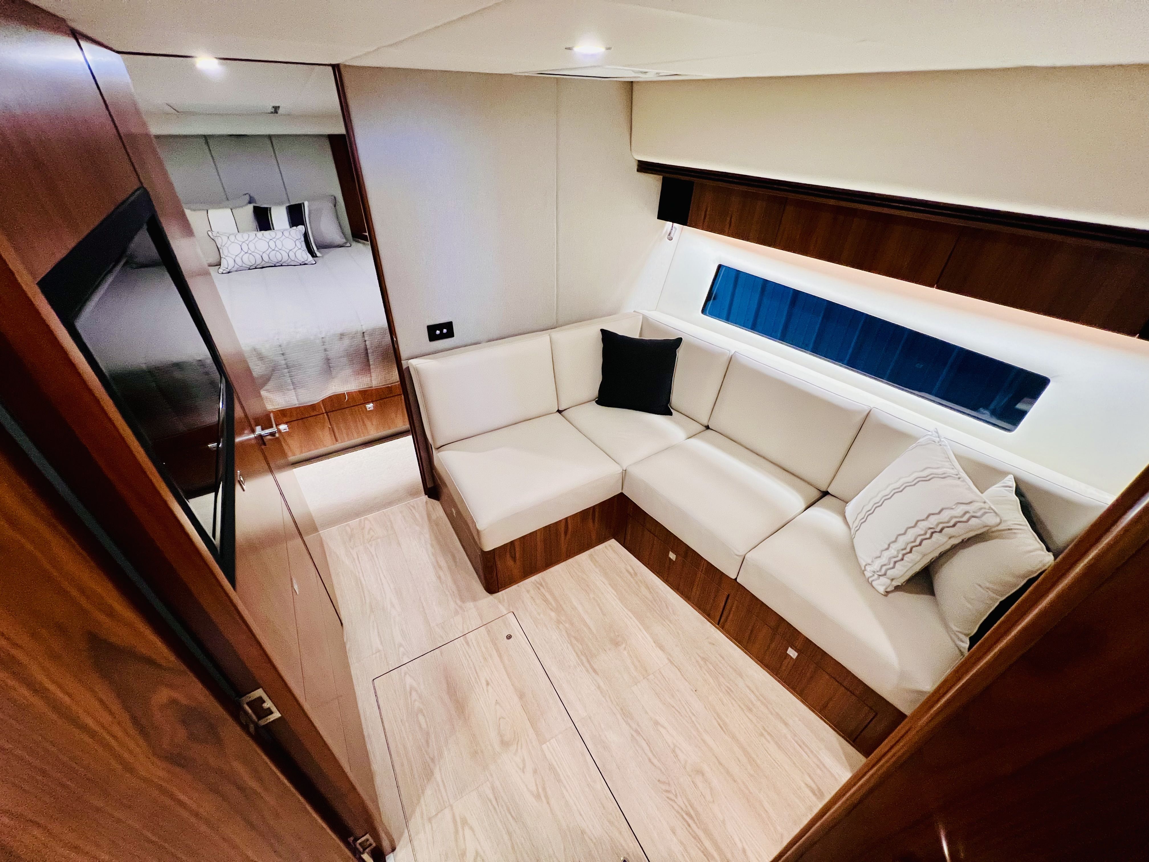 2018 Riviera
                                                             4800SY Image Thumbnail #26