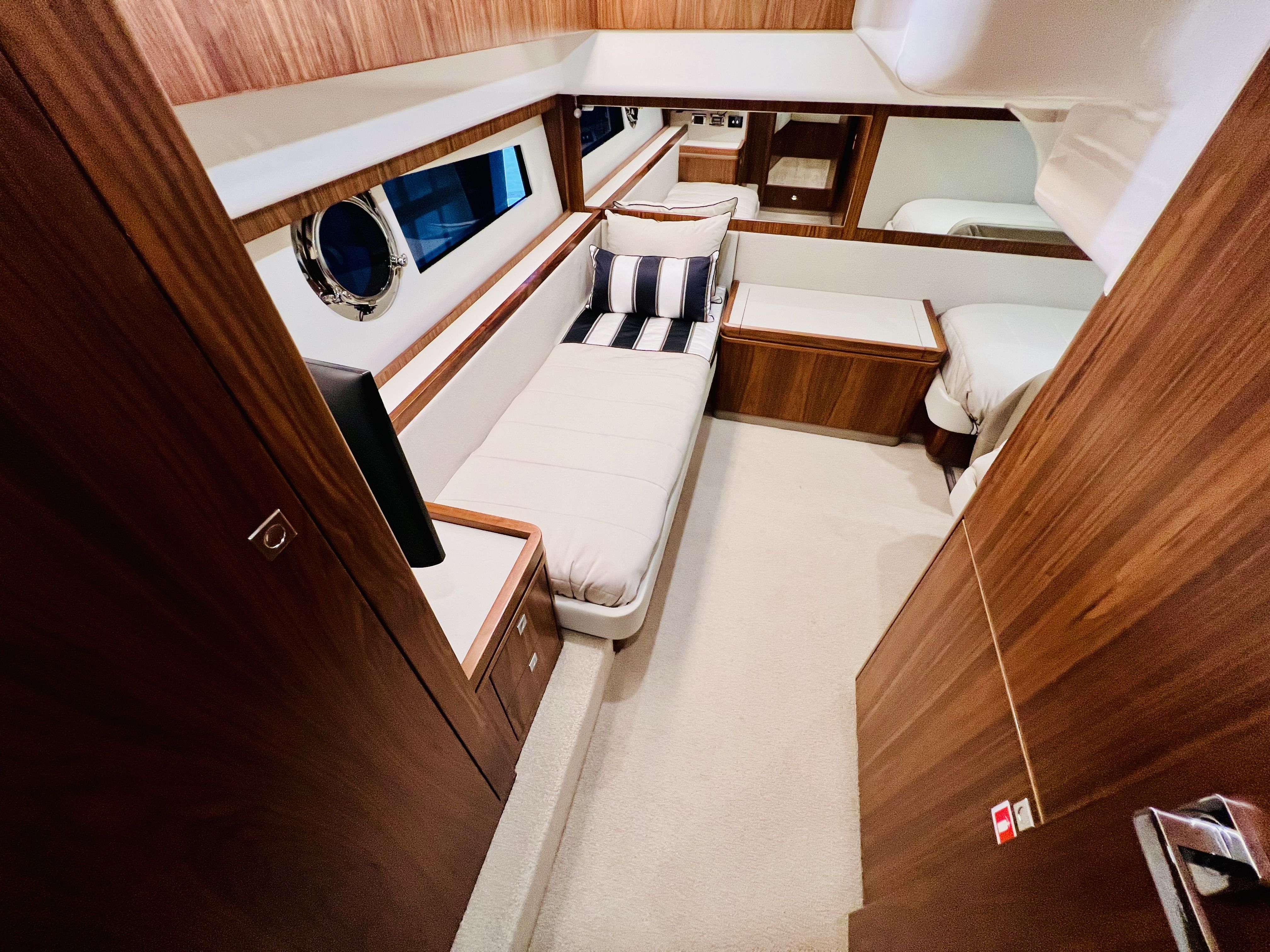 2018 Riviera
                                                             4800SY Image Thumbnail #37
