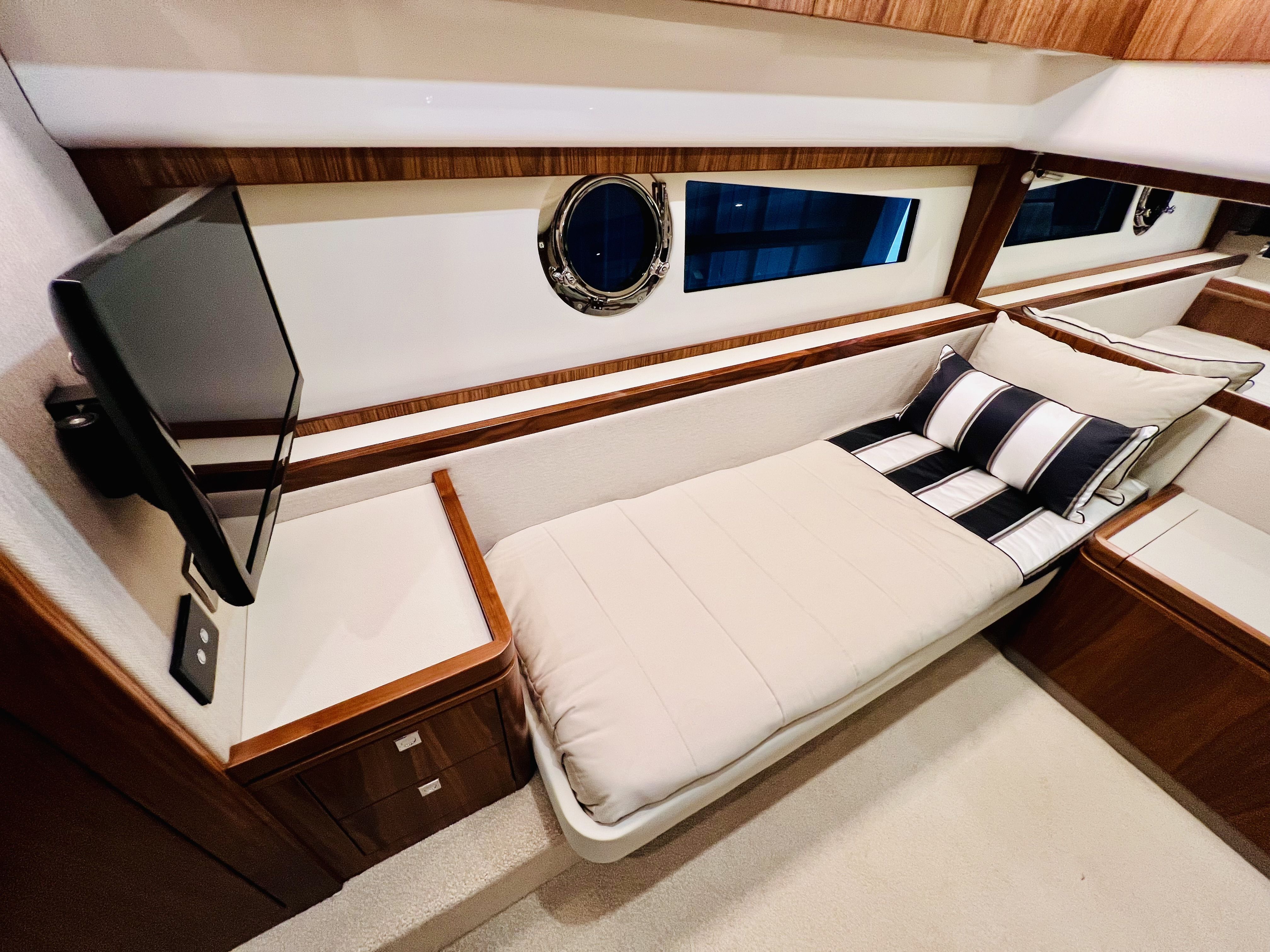 2018 Riviera
                                                             4800SY Image Thumbnail #38