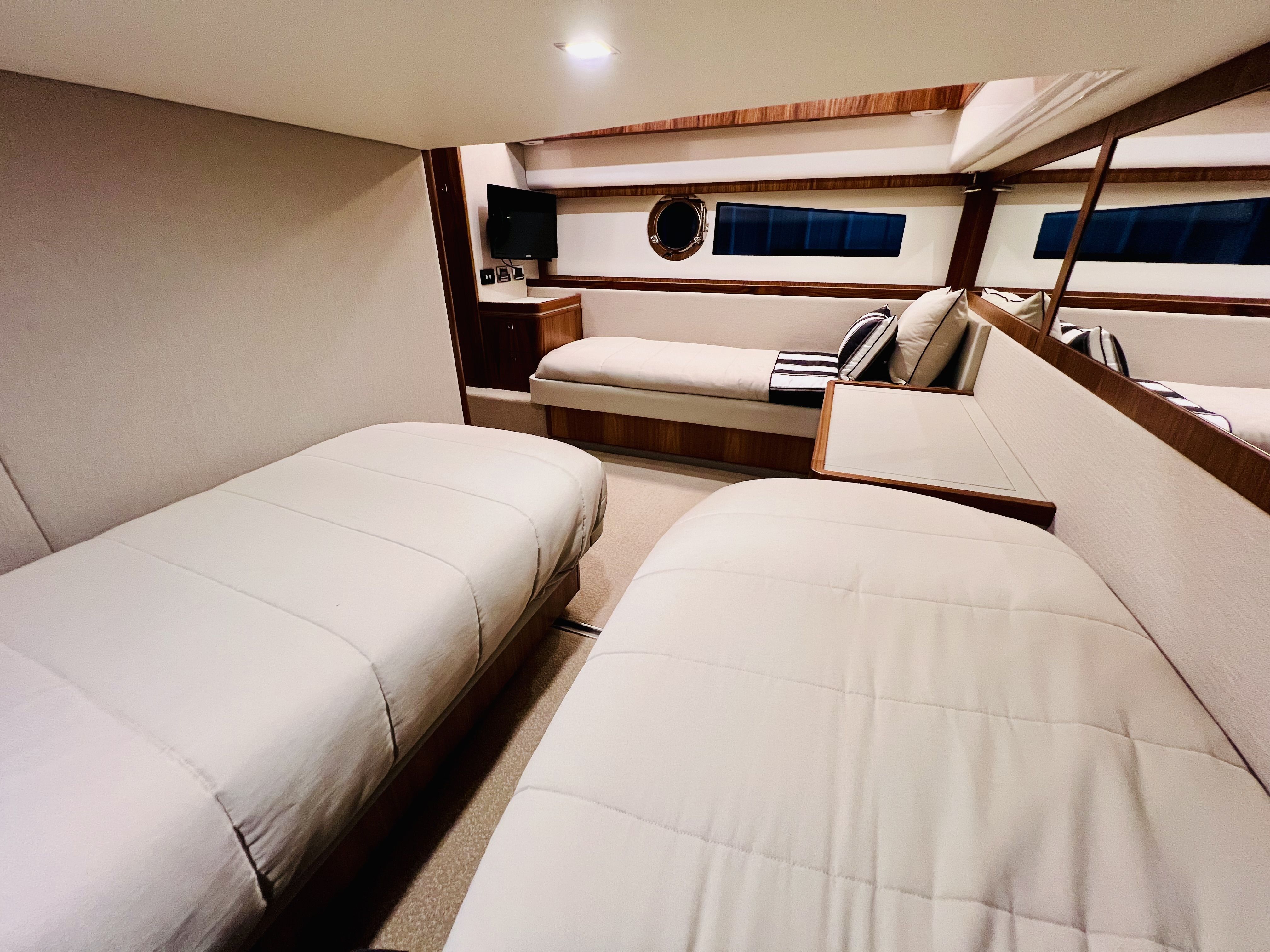 2018 Riviera
                                                             4800SY Image Thumbnail #40