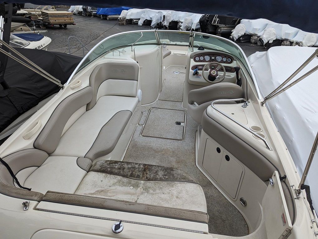 2005 Sea Ray
                                                             240 SUNDECK Image Thumbnail #4