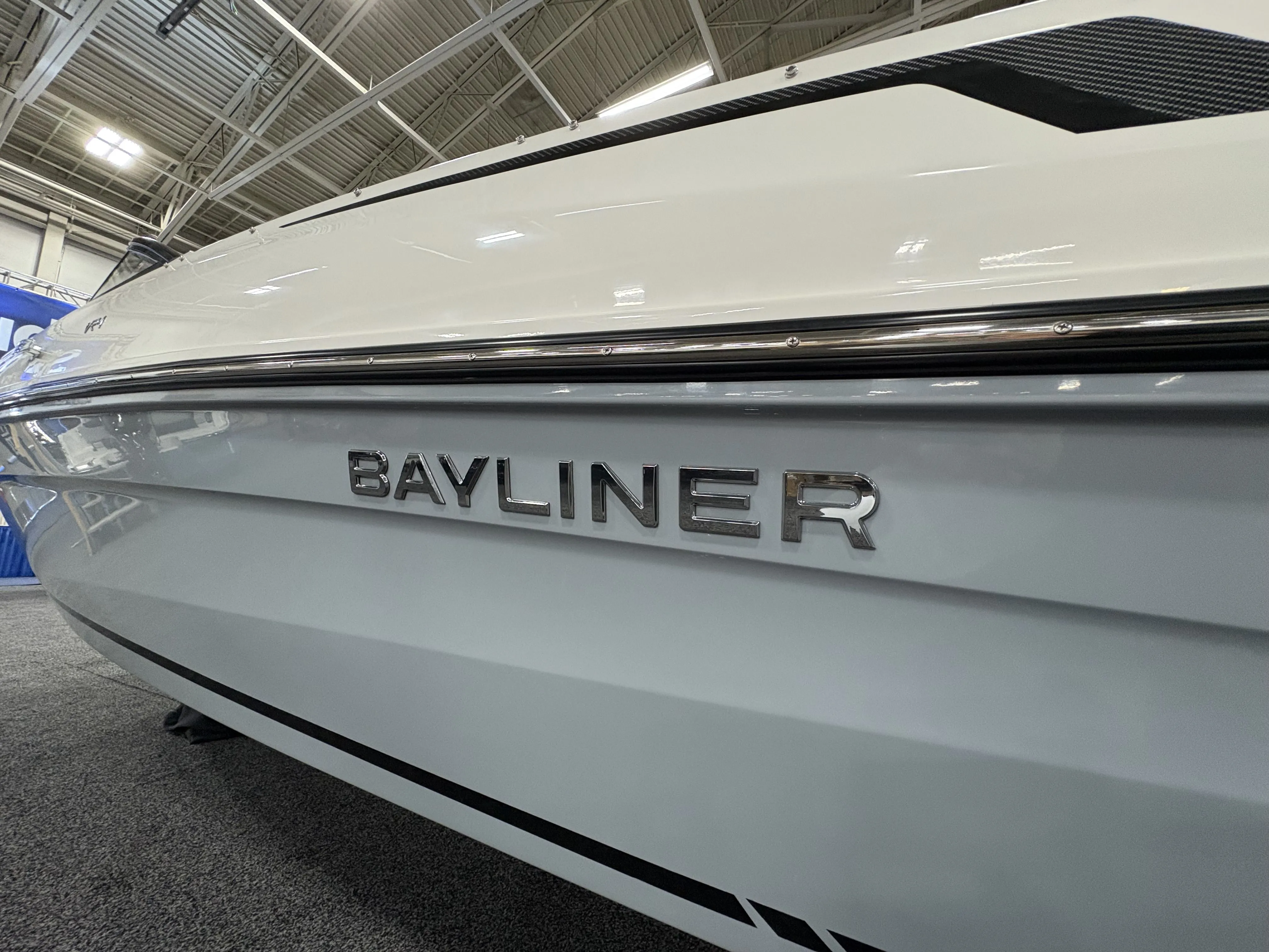 2025 Bayliner VR4OB Image Thumbnail #3