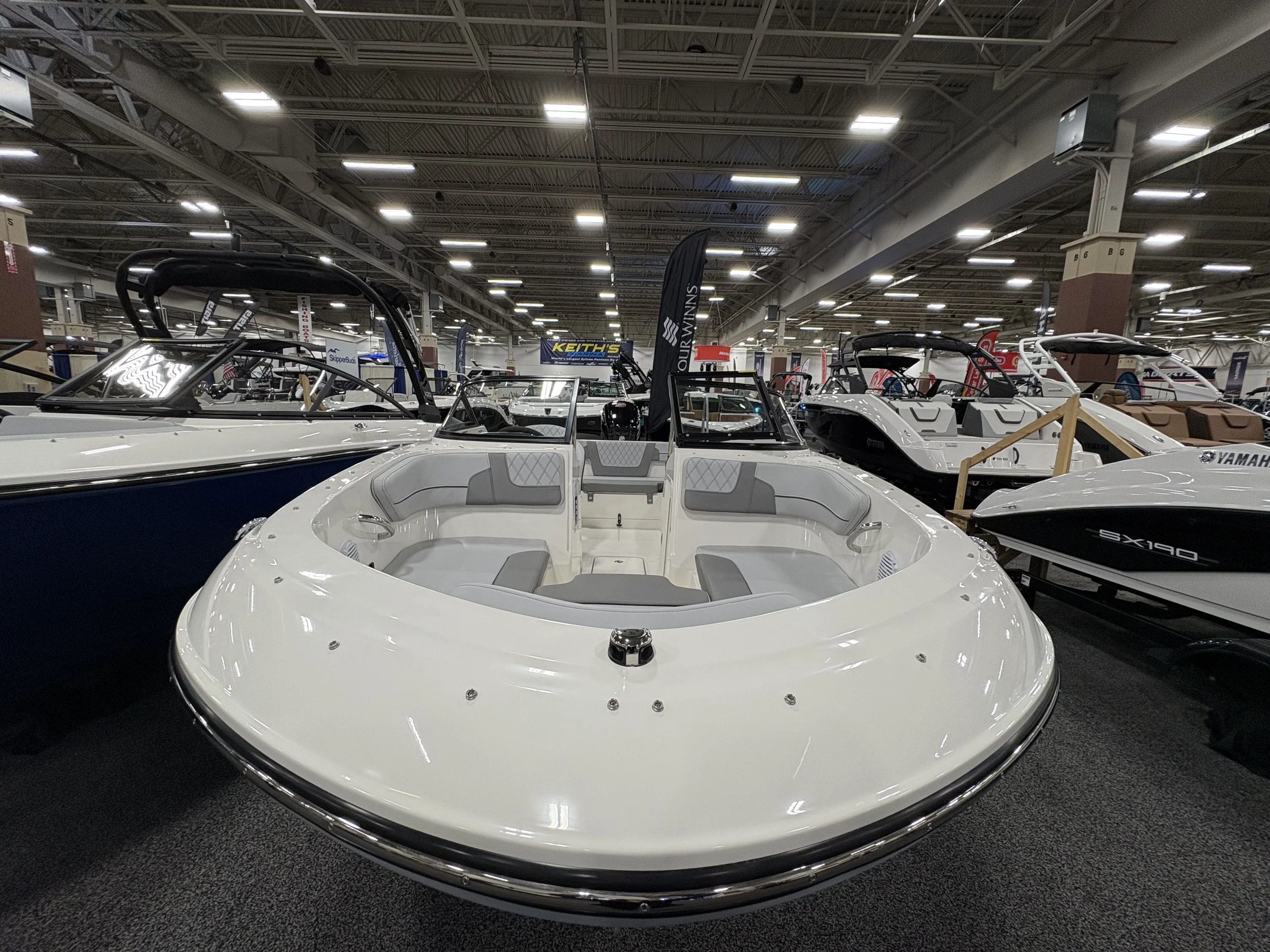 2025 Bayliner VR4OB Image Thumbnail #4