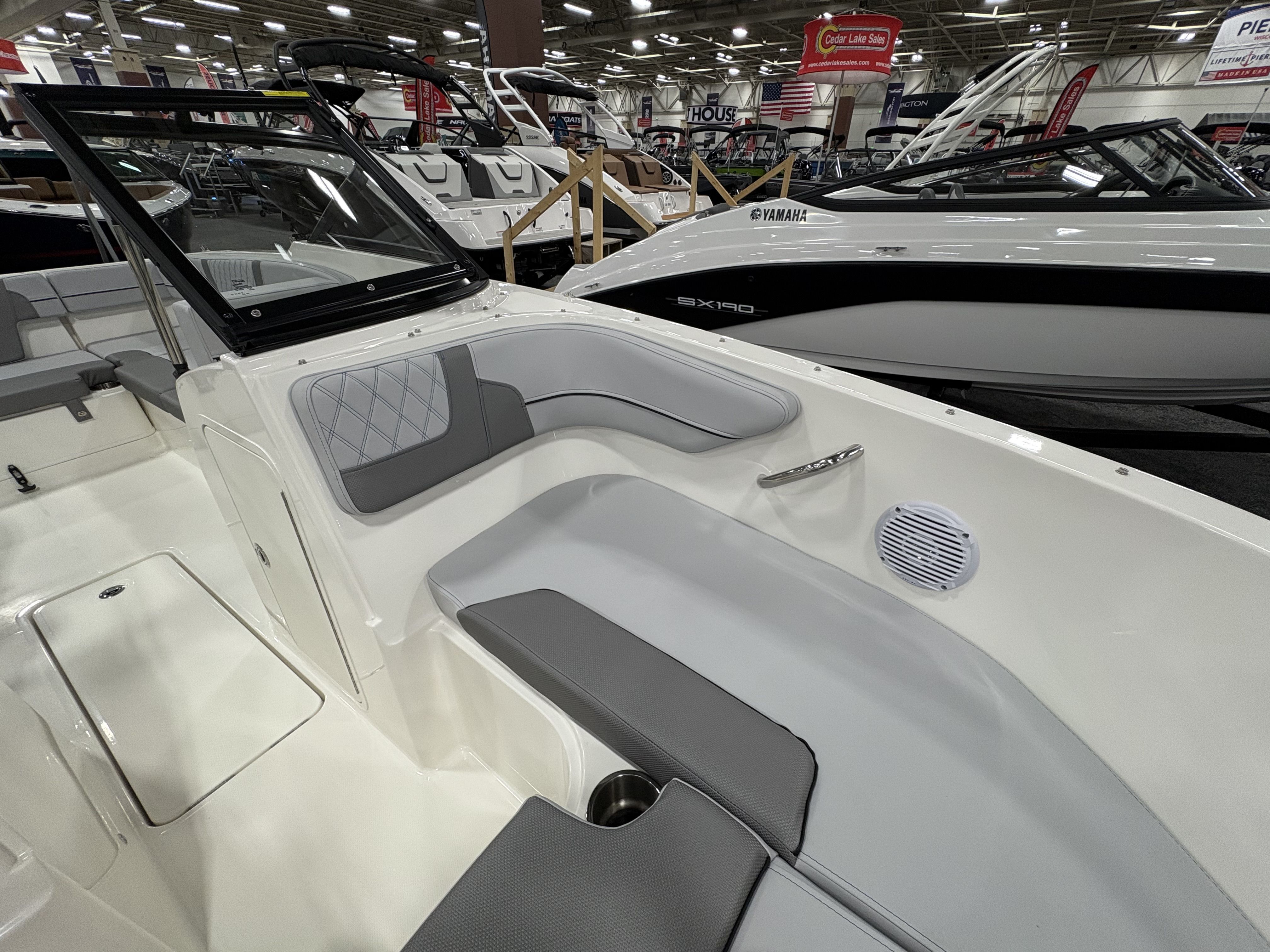 2025 Bayliner VR4OB Image Thumbnail #8