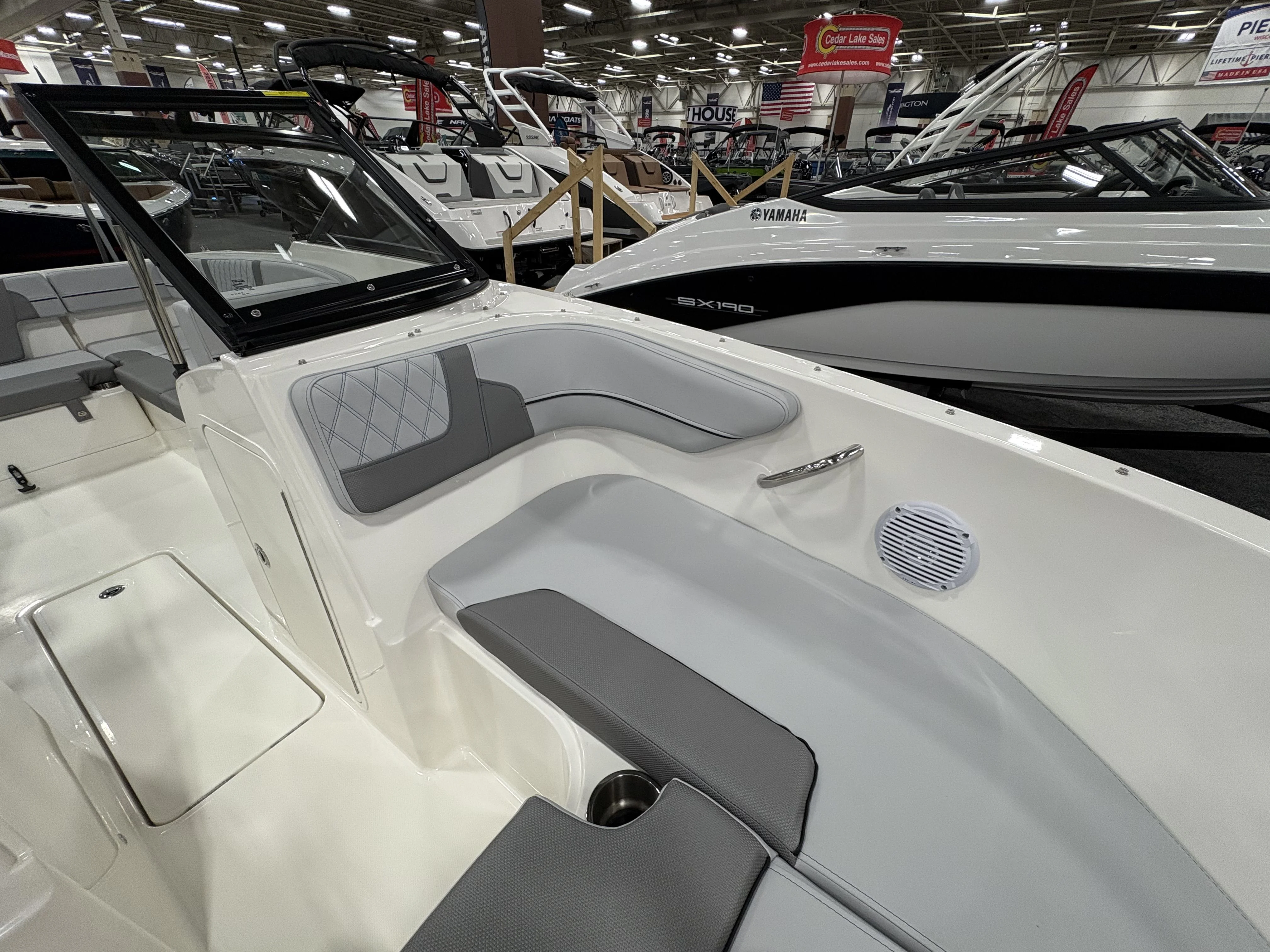 2025 Bayliner VR4OB Image Thumbnail #8