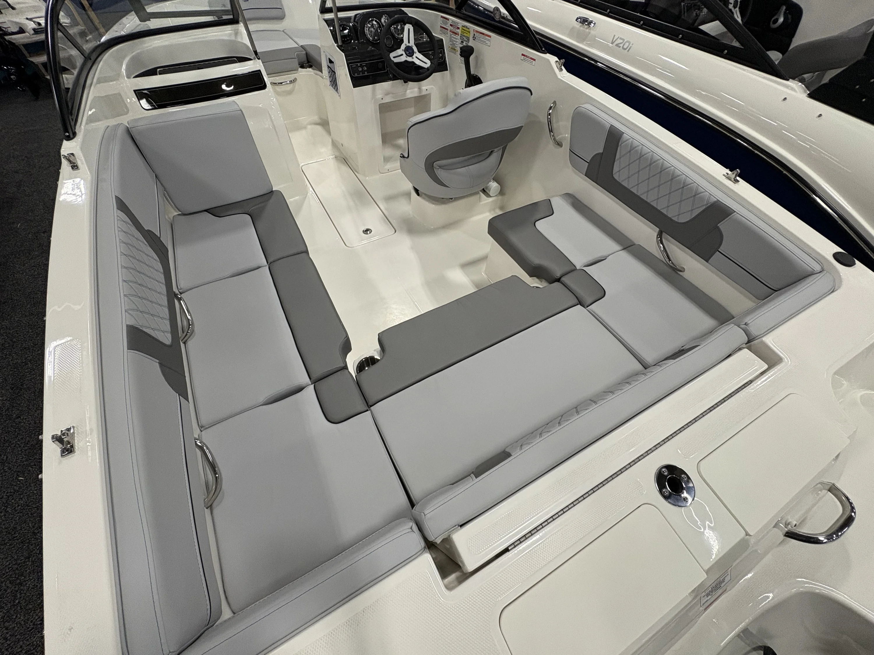 2025 Bayliner VR4OB Image Thumbnail #16