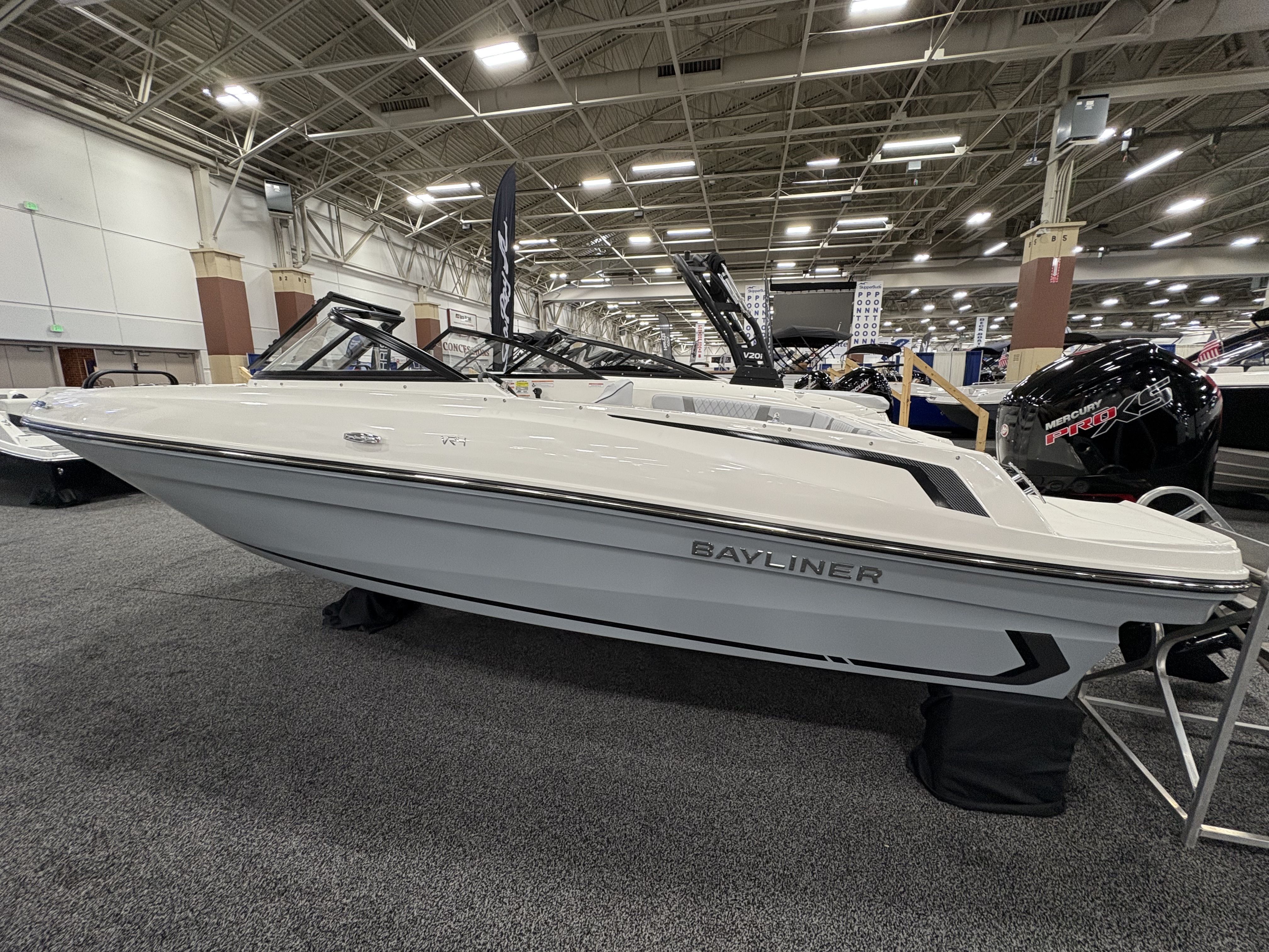 2025 Bayliner VR4OB Image Thumbnail #2