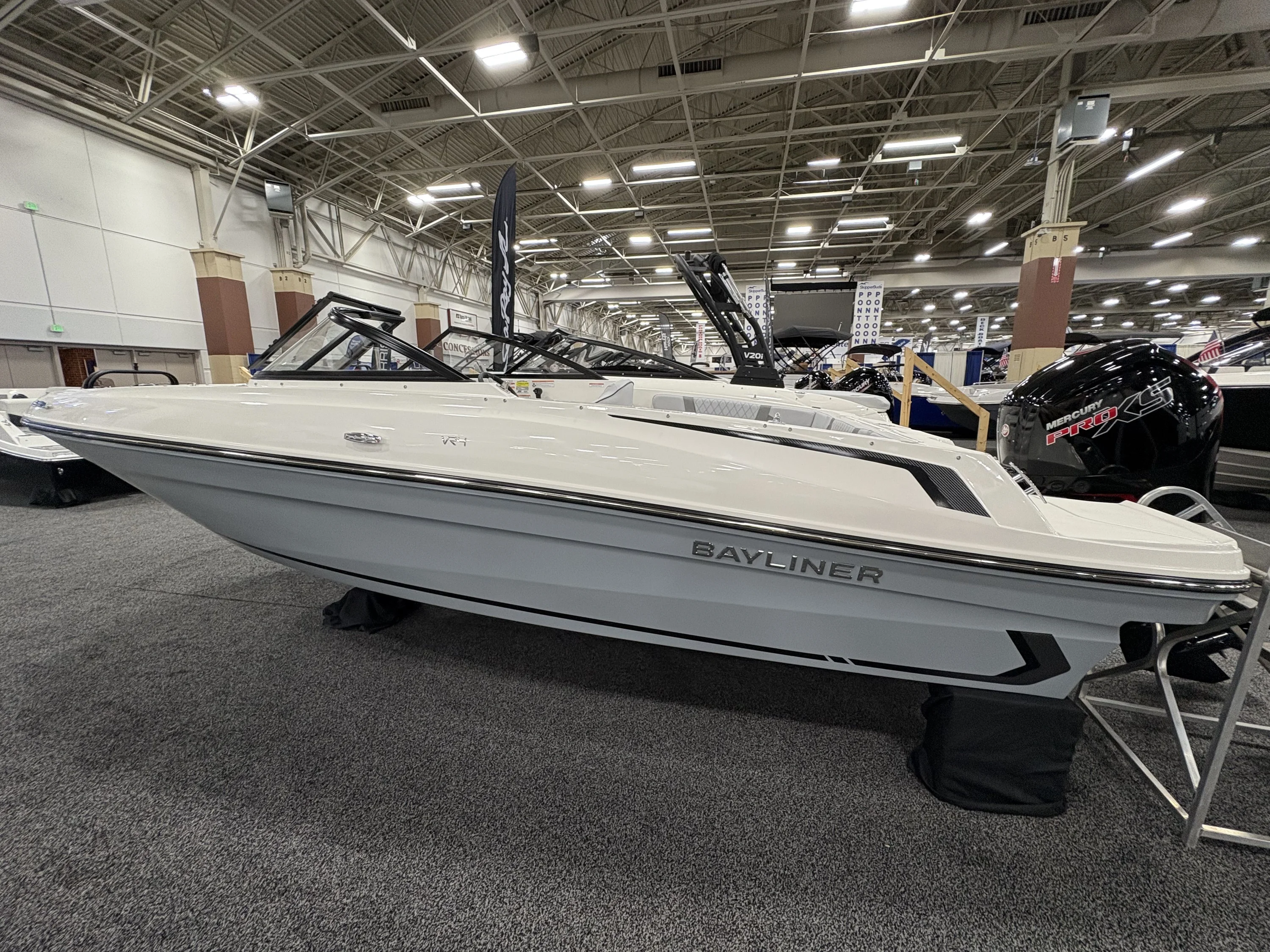 2025 Bayliner VR4OB Image Thumbnail #2