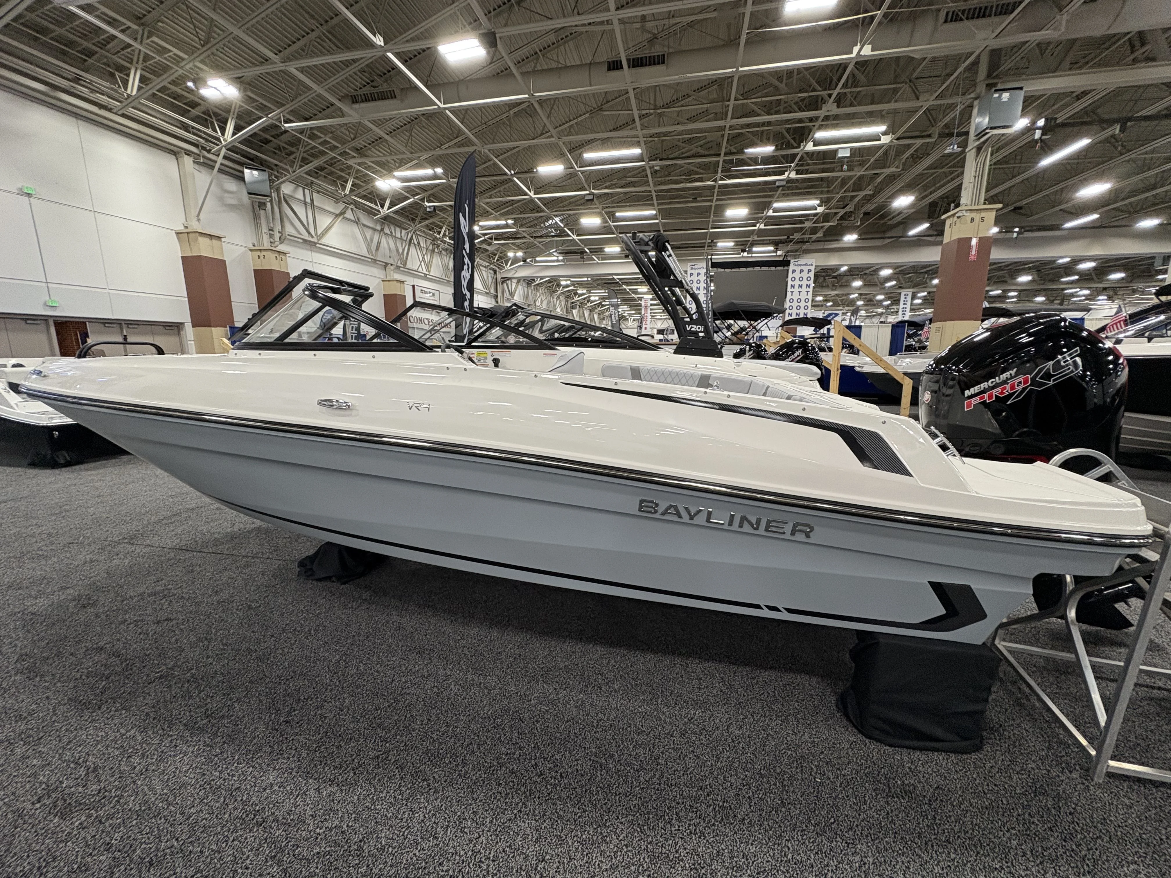 2025 Bayliner VR4OB Image Thumbnail #2