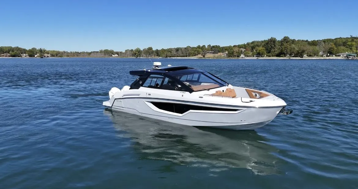 2025 Cruisers Yachts 42 GLS South Beach Outboard Image Thumbnail #3