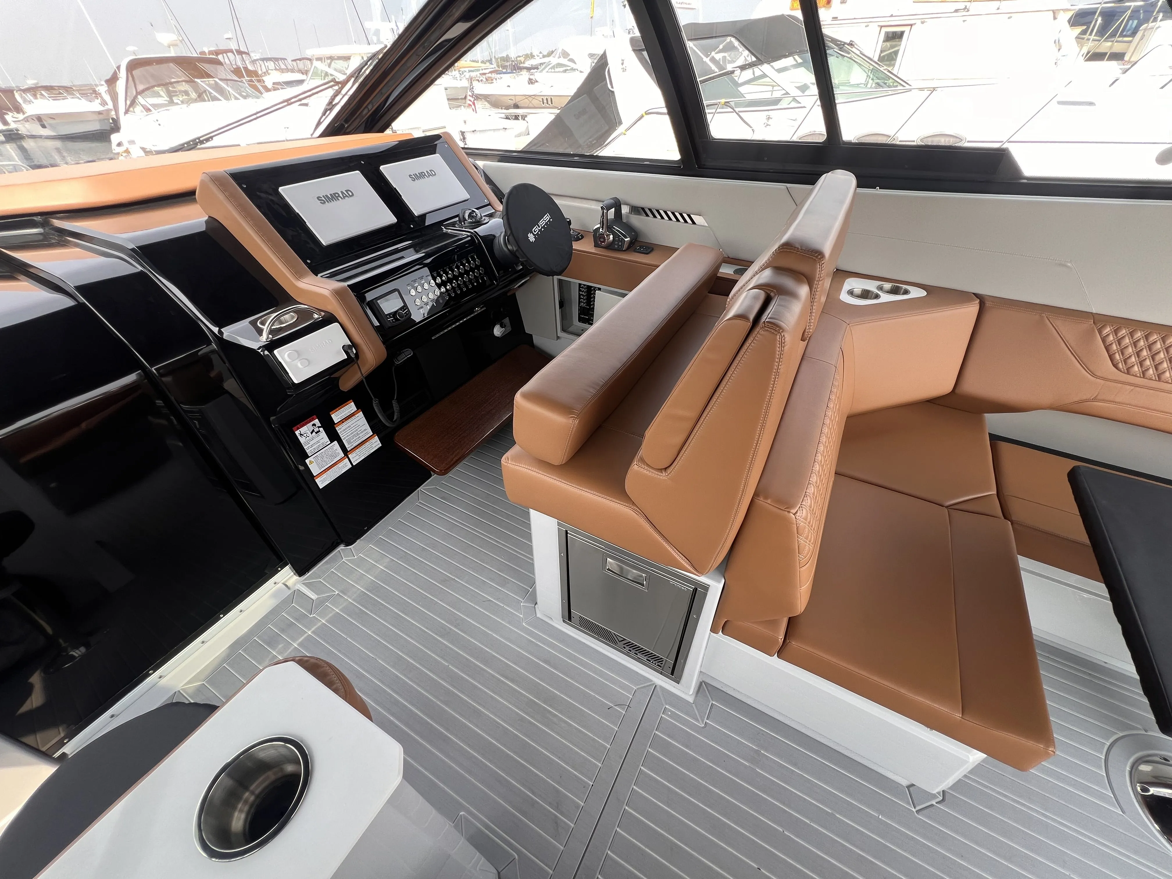 2025 Cruisers Yachts 42 GLS South Beach Outboard Image Thumbnail #13