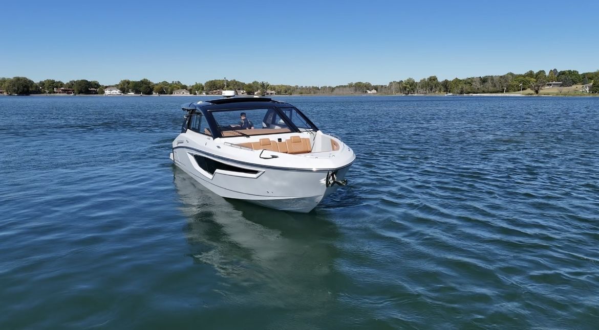 2025 Cruisers Yachts 42 GLS South Beach Outboard Image Thumbnail #2