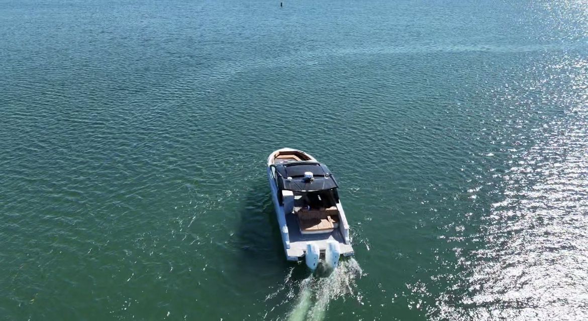 2025 Cruisers Yachts 42 GLS South Beach Outboard Image Thumbnail #8