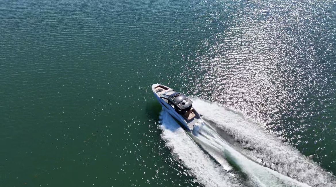 2025 Cruisers Yachts 42 GLS South Beach Outboard Image Thumbnail #9