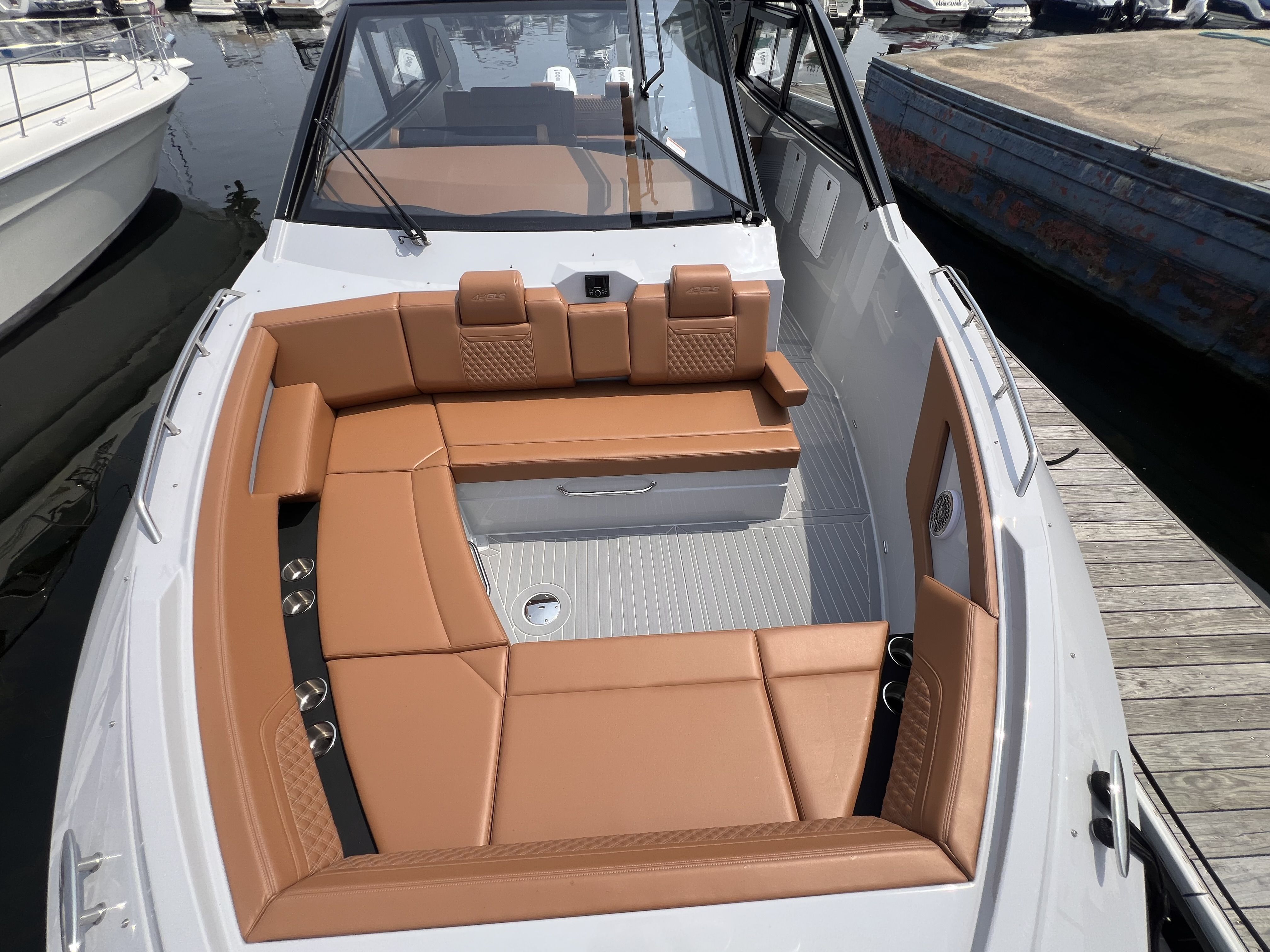 2025 Cruisers Yachts 42 GLS South Beach Outboard Image Thumbnail #10