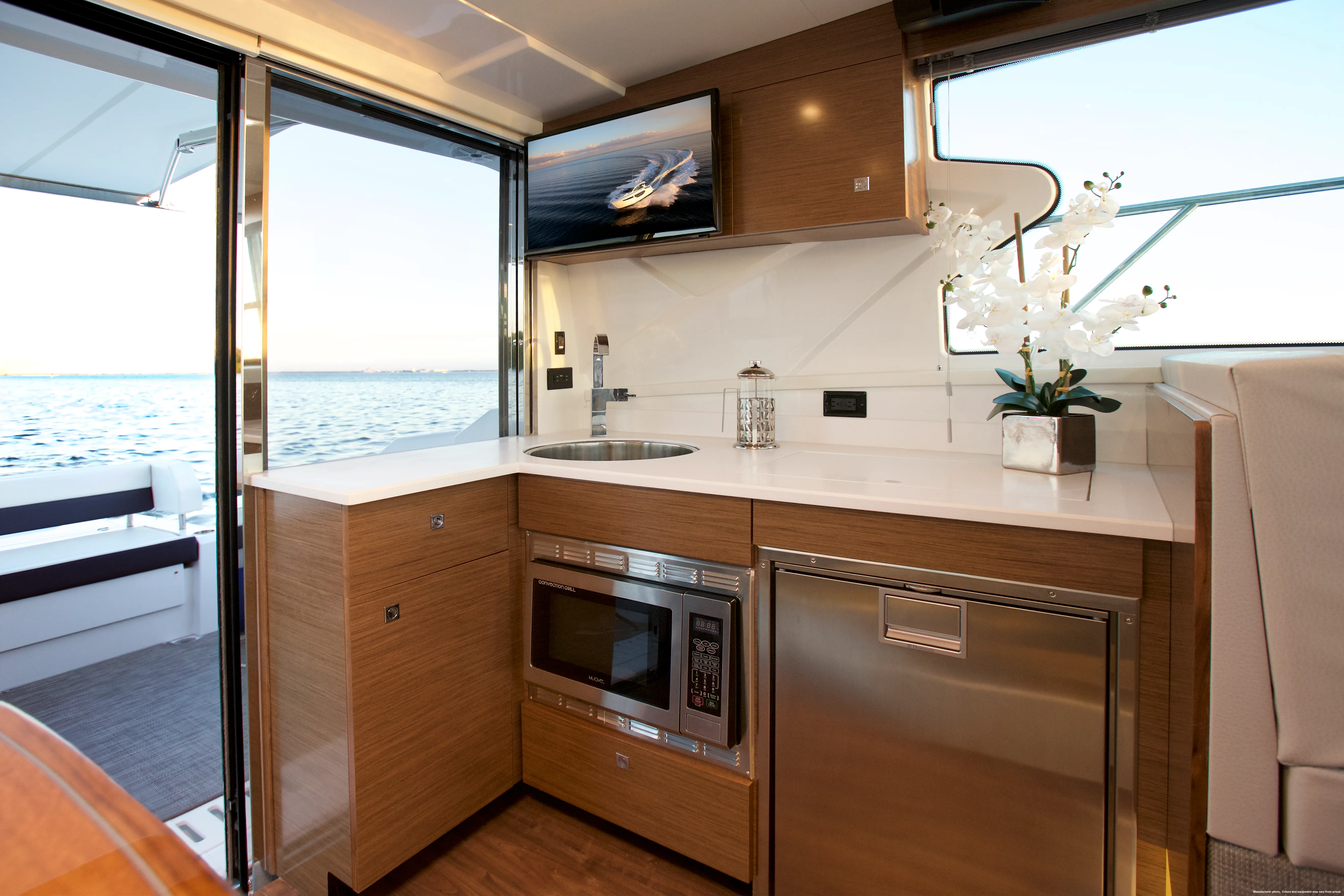 2025 Cruisers Yachts 42 Cantius Image Thumbnail #10