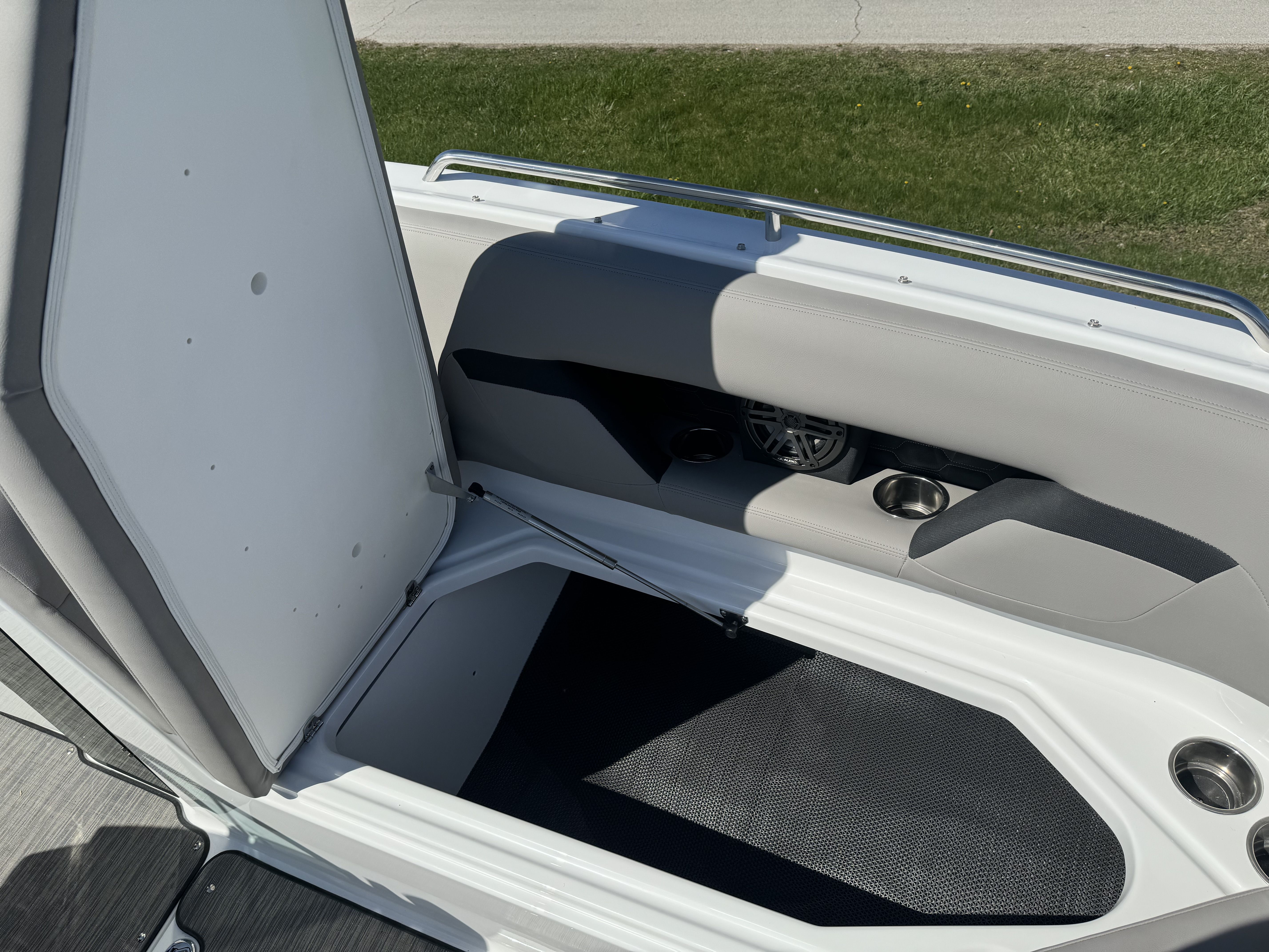 2024 Four Winns HD8 Image Thumbnail #9