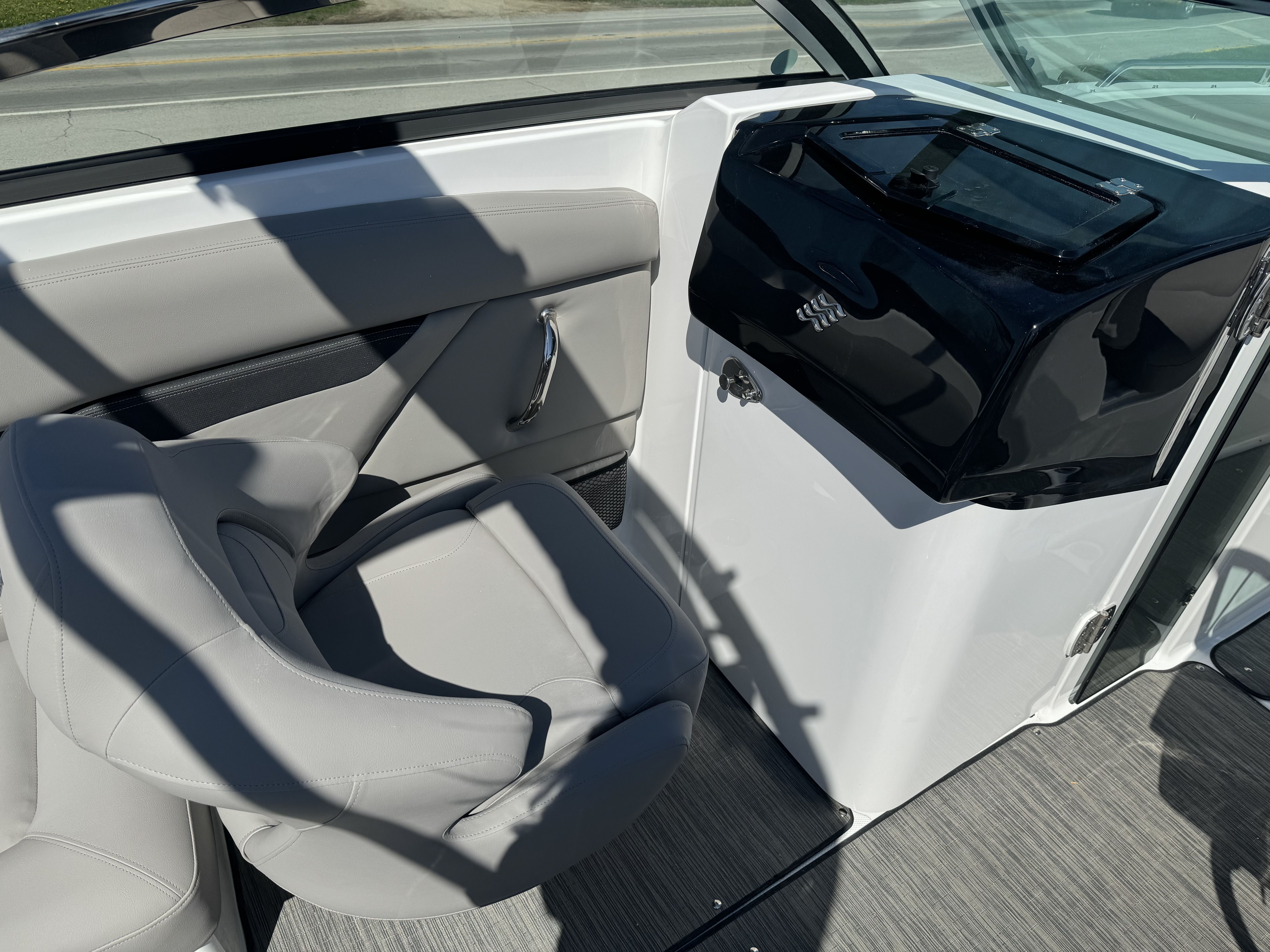 2024 Four Winns HD8 Image Thumbnail #10