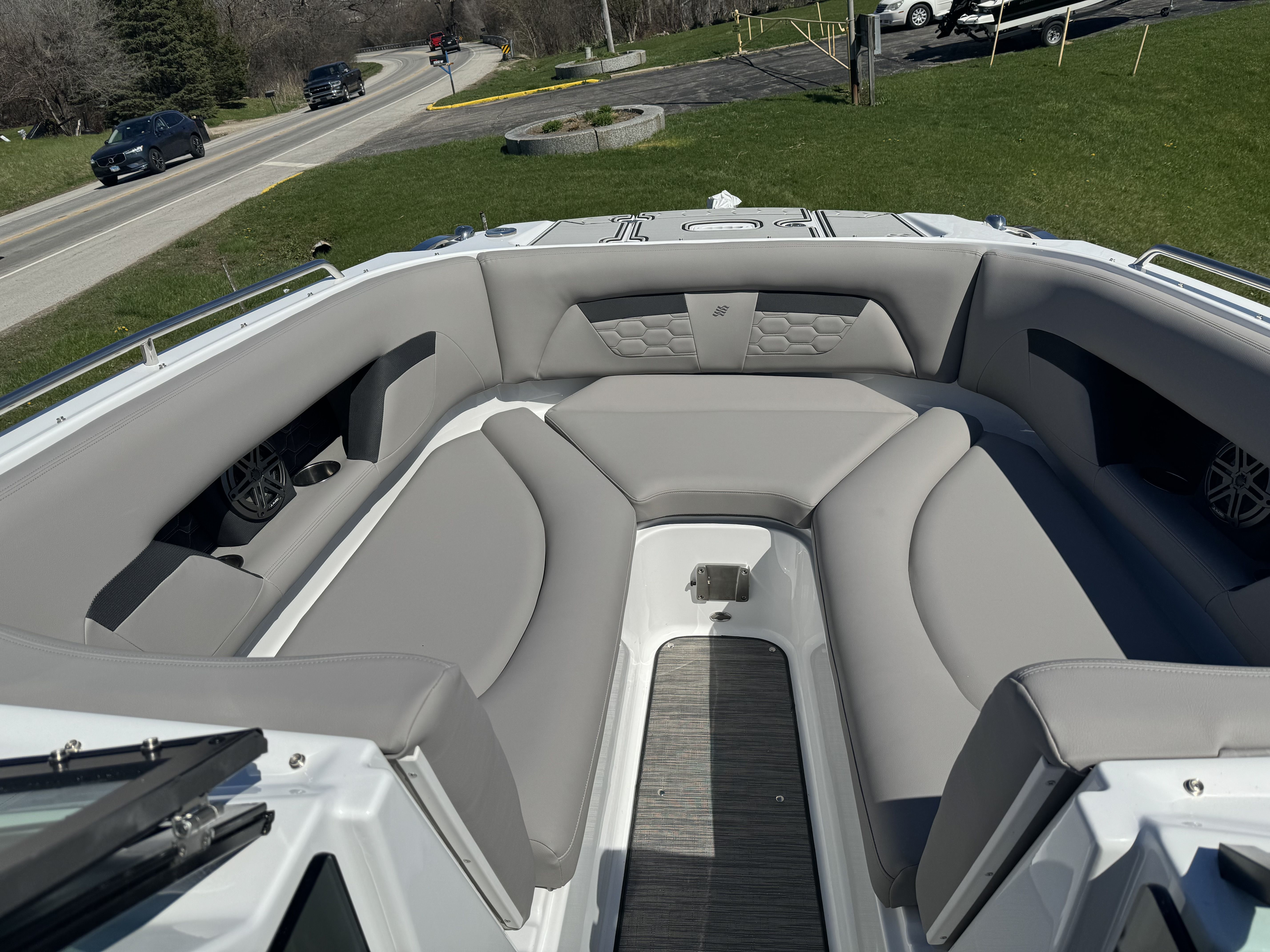 2024 Four Winns HD8 Image Thumbnail #3