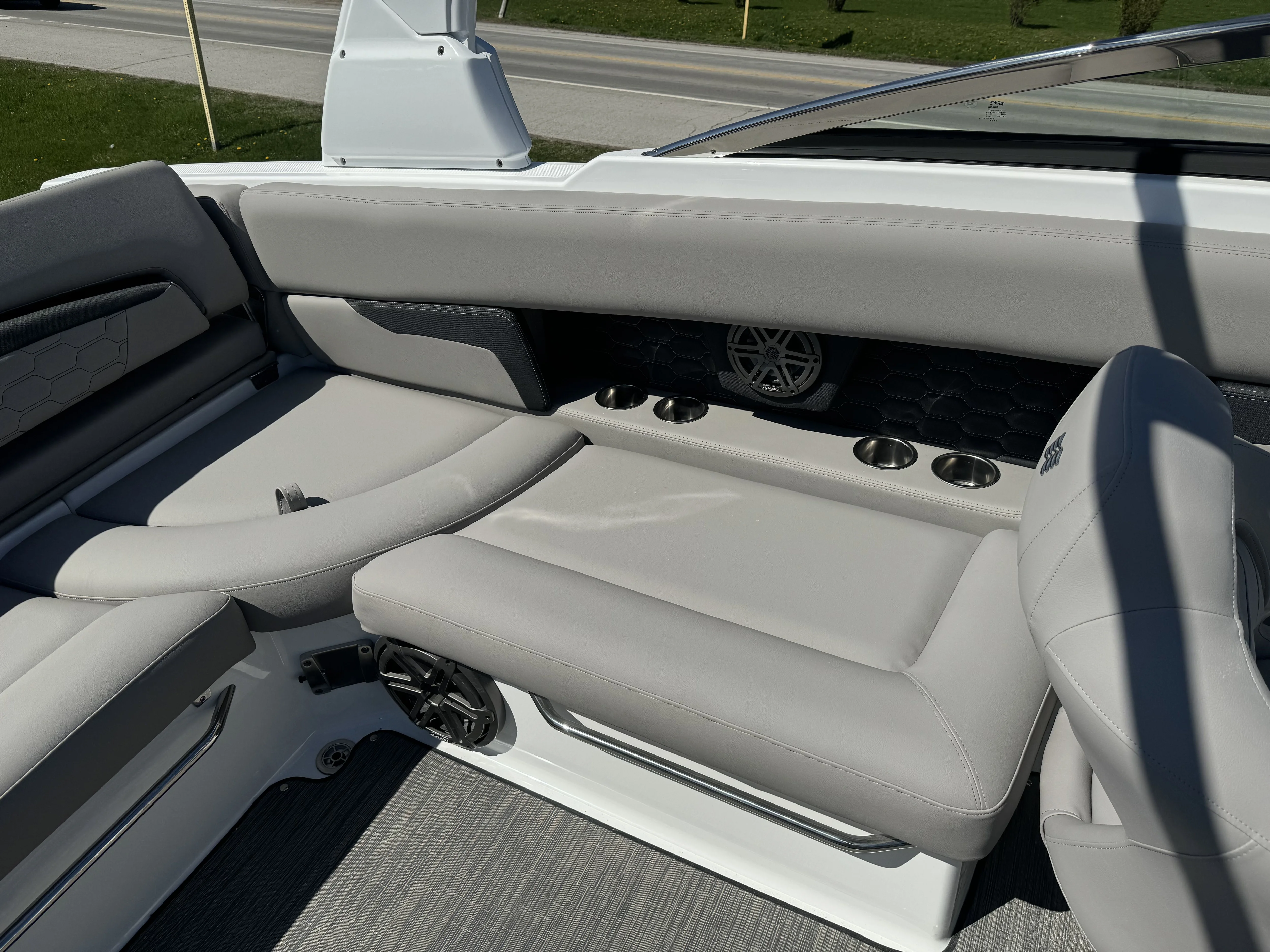 2024 Four Winns HD8 Image Thumbnail #13