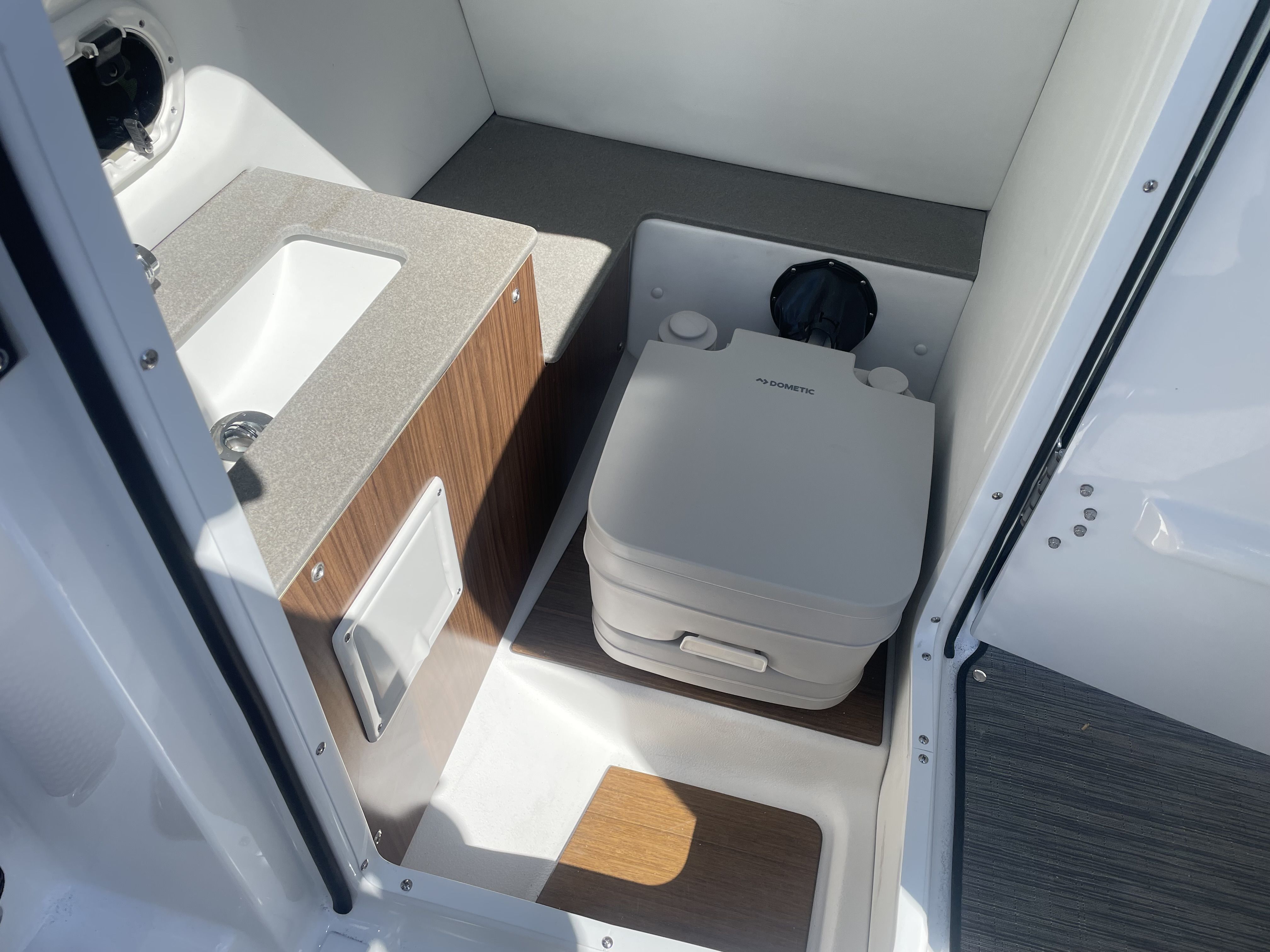 2024 Four Winns HD8 Image Thumbnail #17