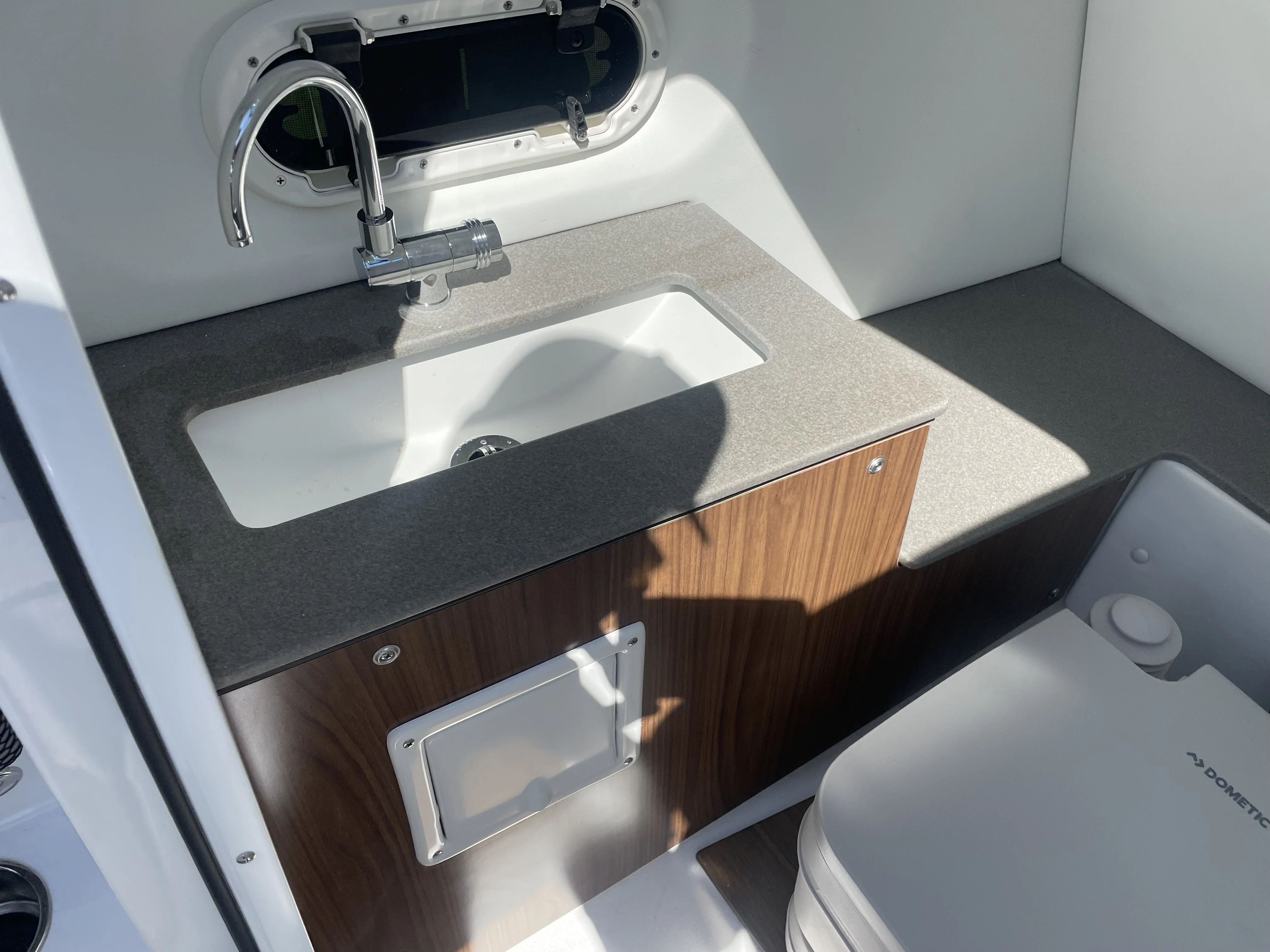 2024 Four Winns HD8 Image Thumbnail #18