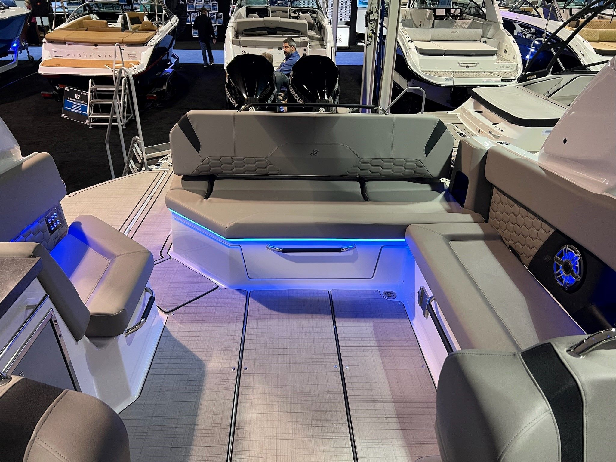 2025 Four Winns H9 OB Image Thumbnail #5
