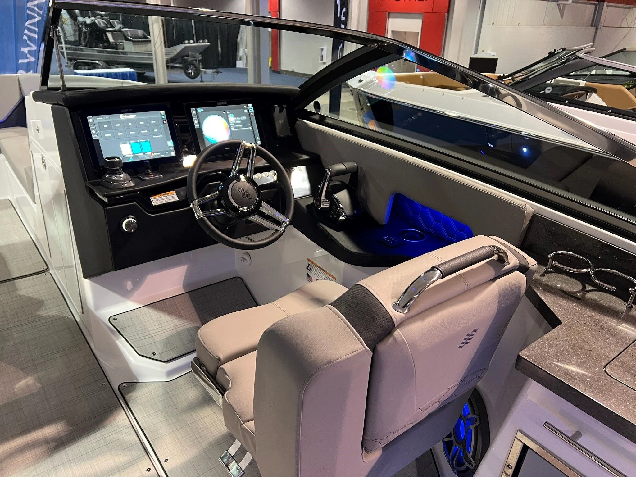 2025 Four Winns H9 OB Image Thumbnail #6