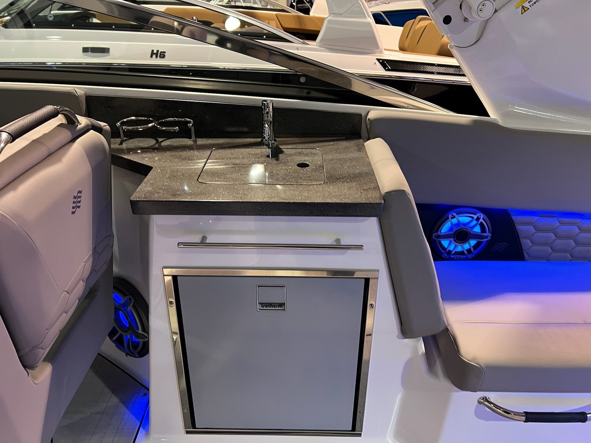 2025 Four Winns H9 OB Image Thumbnail #10