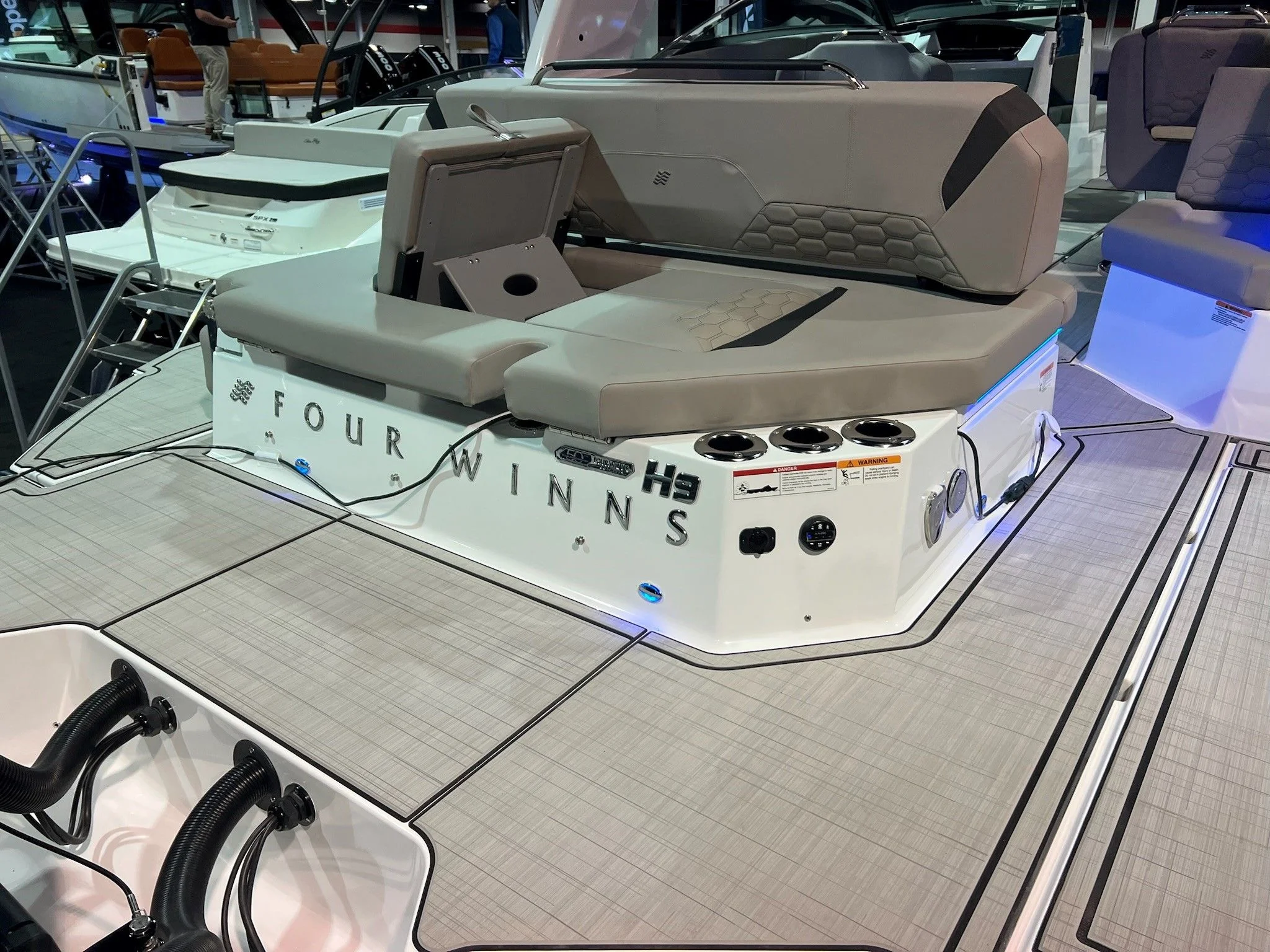 2025 Four Winns H9 OB Image Thumbnail #12