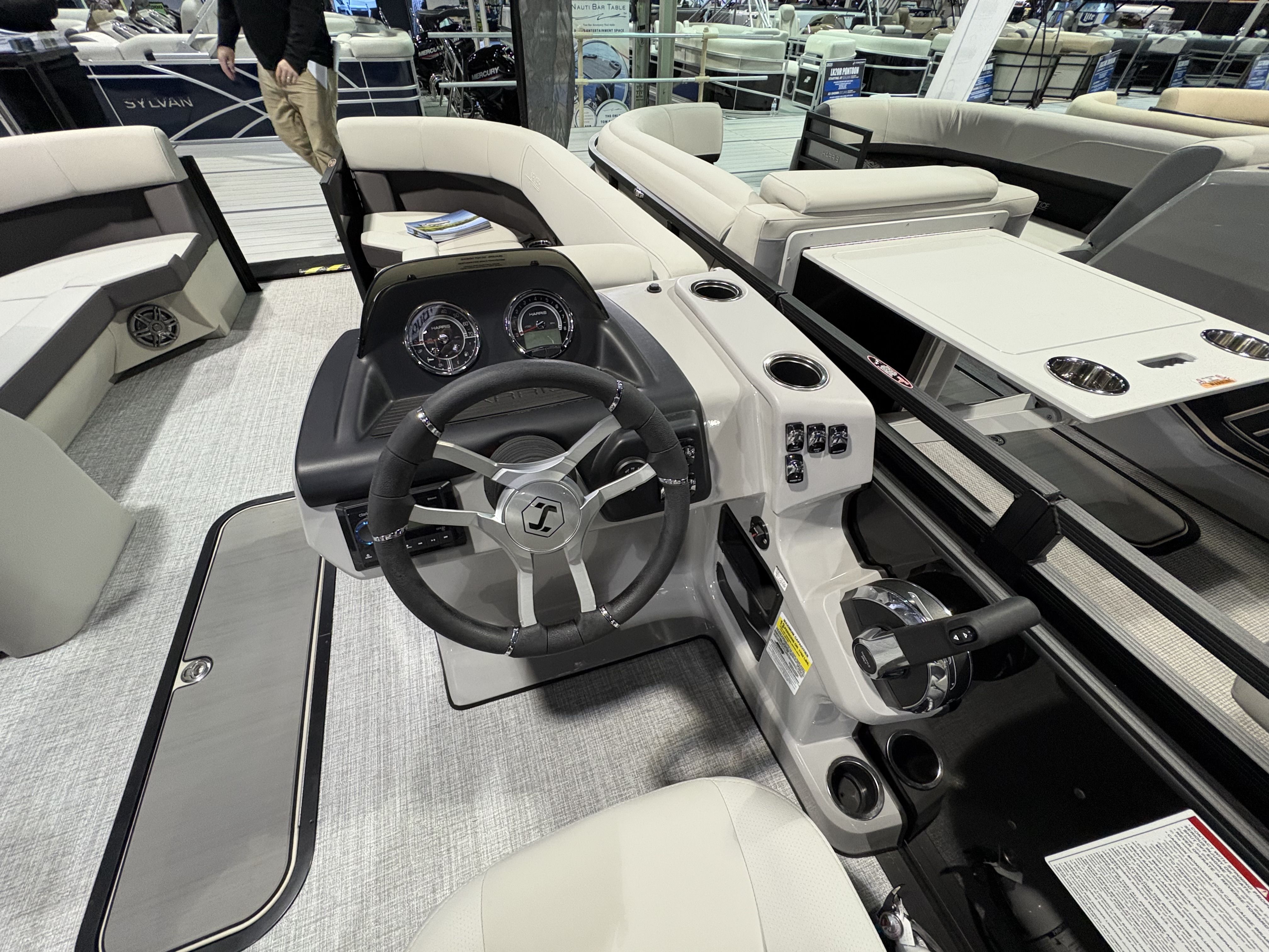 2025 Harris
                                                             Cruiser 230 Image Thumbnail #6