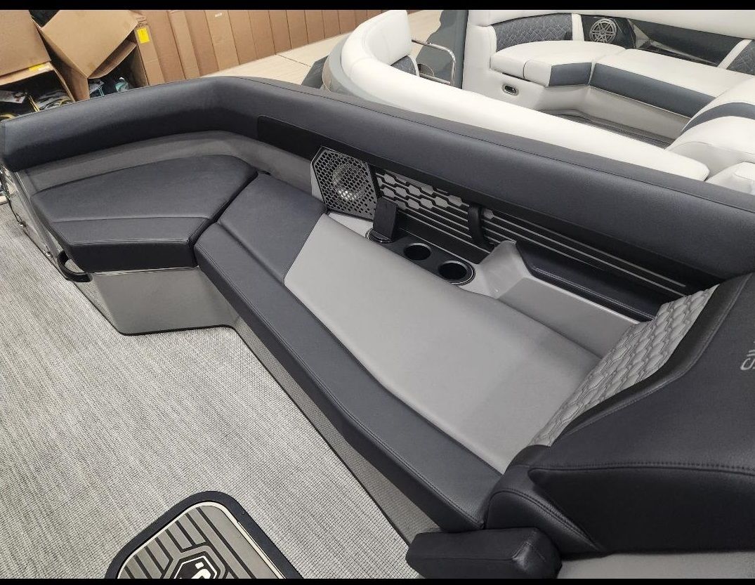 2024 Harris
                                                             Crowne 250 Image Thumbnail #3