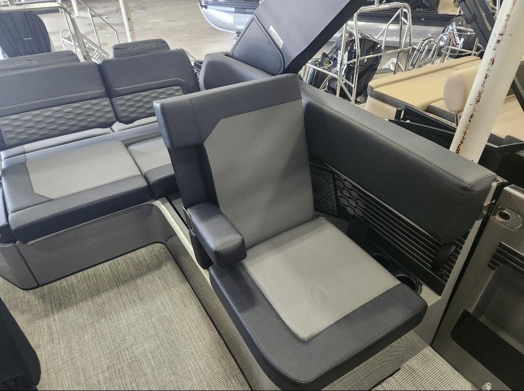 2024 Harris
                                                             Crowne 250 Image Thumbnail #7