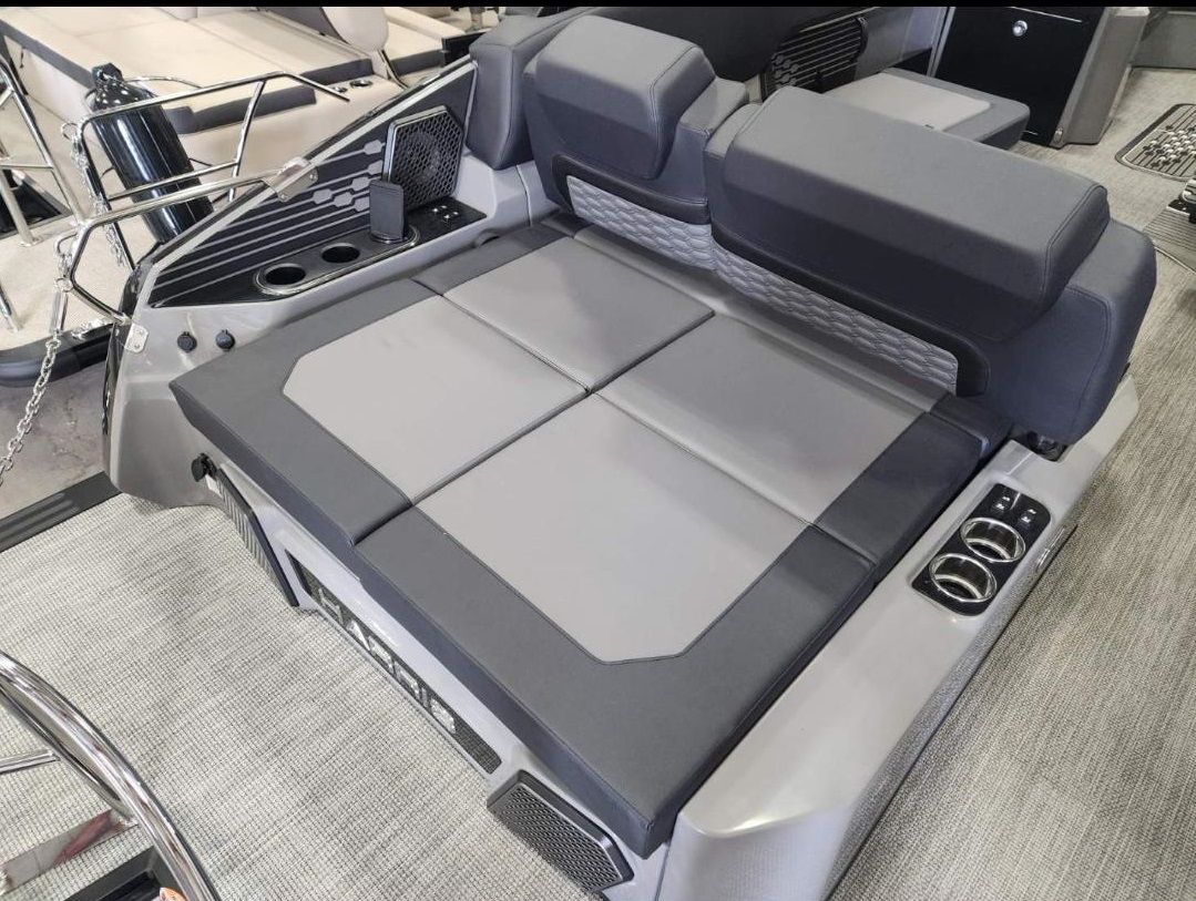 2024 Harris
                                                             Crowne 250 Image Thumbnail #9