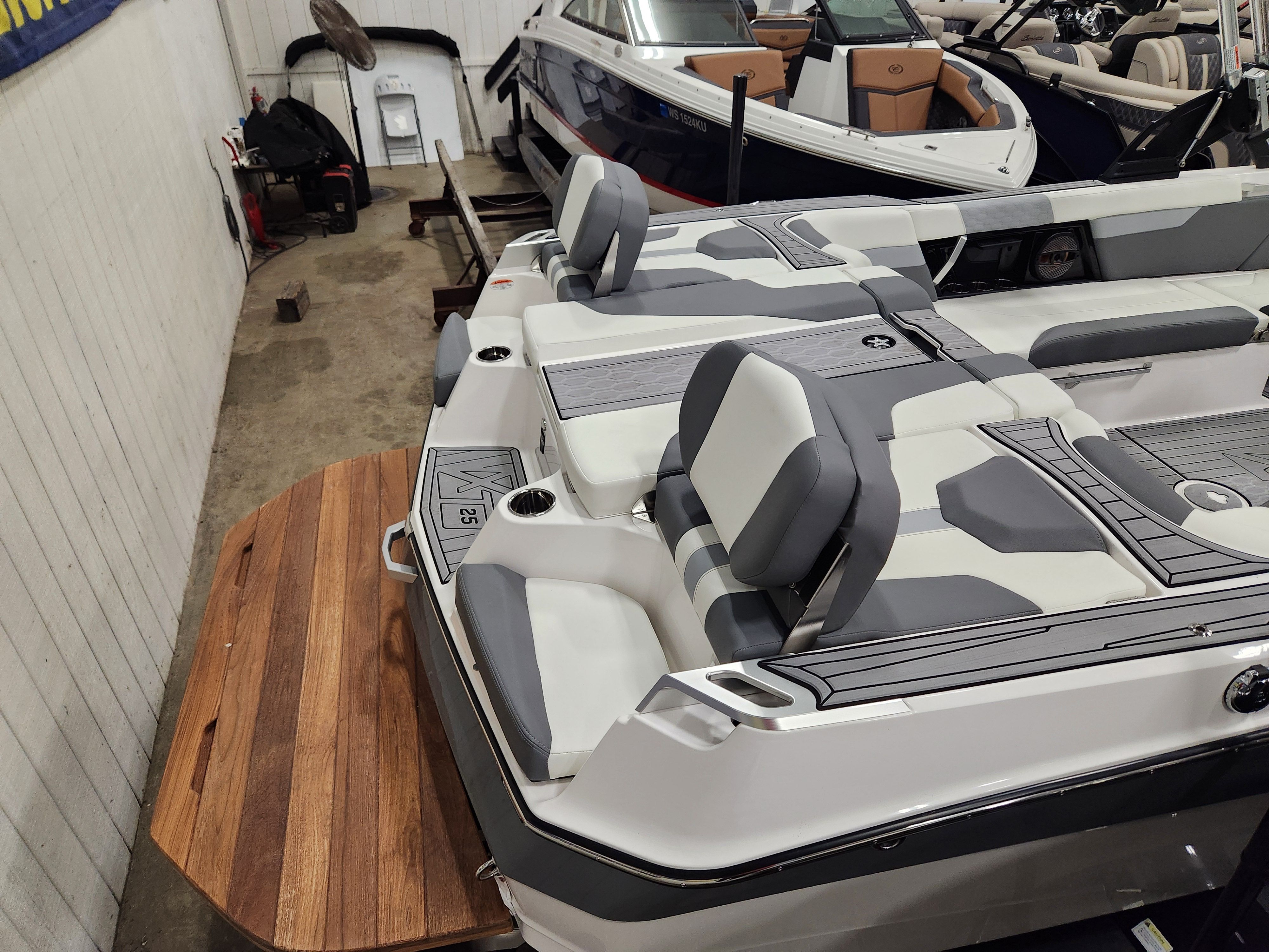 2024 Mastercraft XT25 Image Thumbnail #8