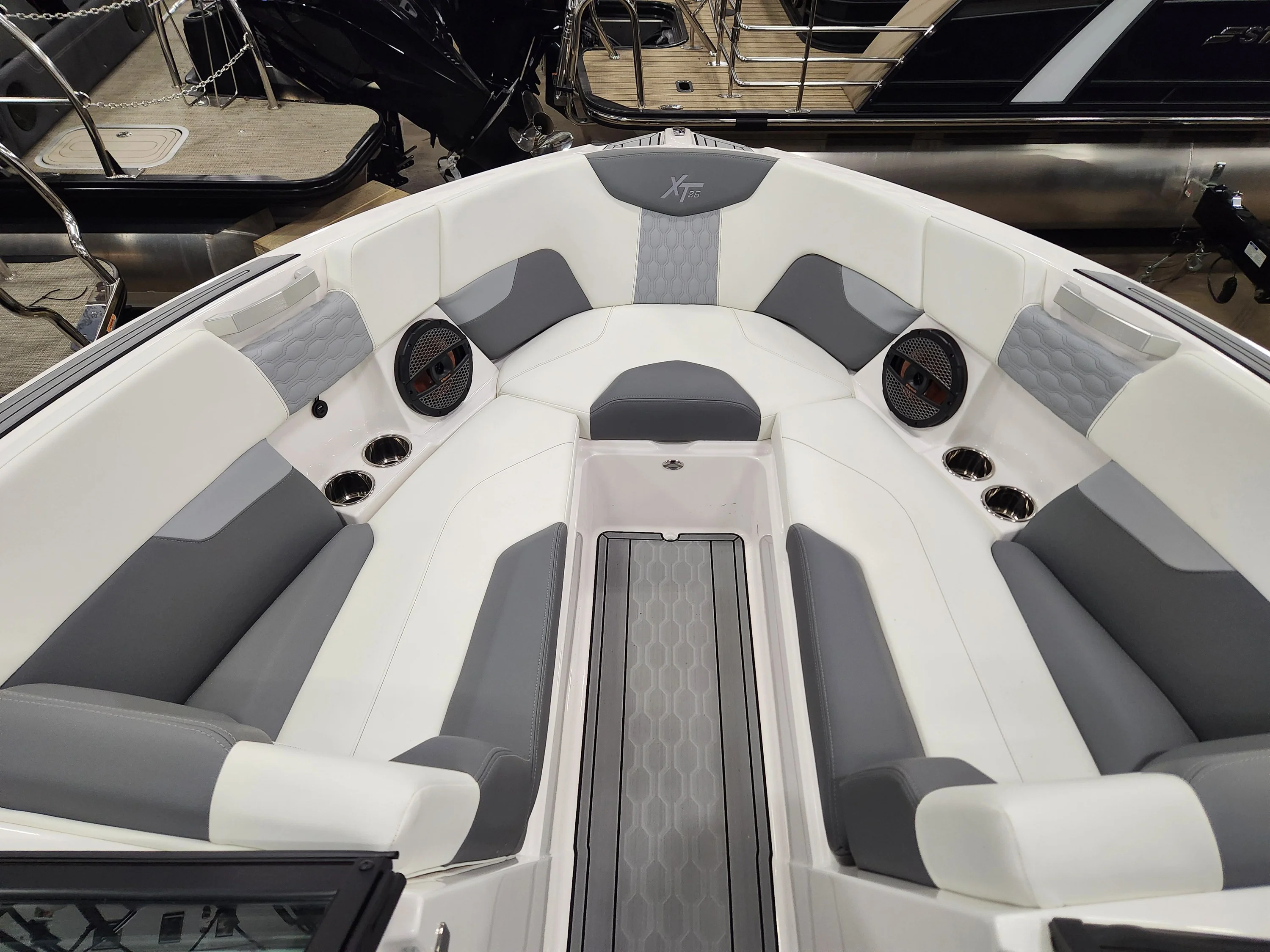 2024 Mastercraft XT25 Image Thumbnail #2