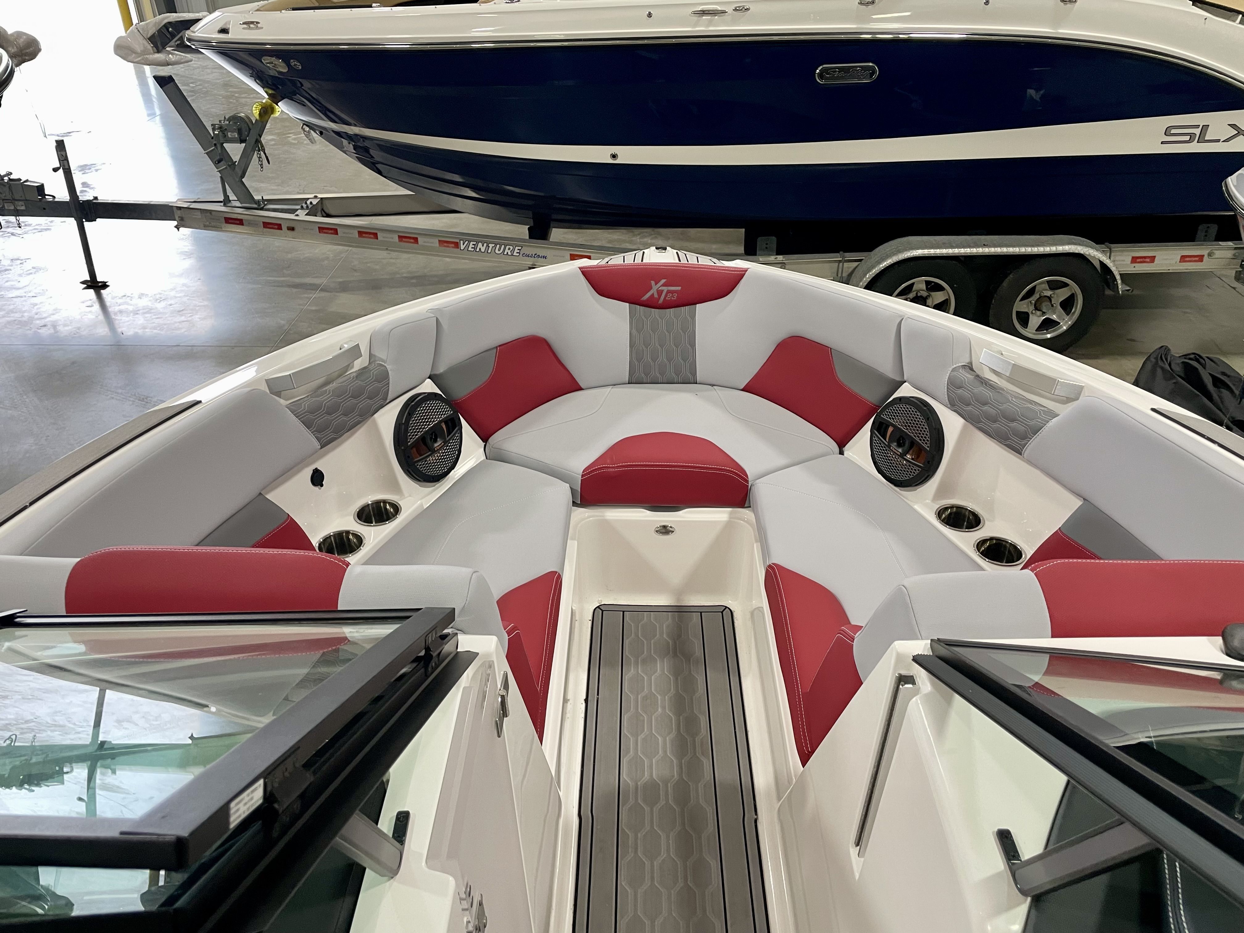 2023 Mastercraft XT23 Image Thumbnail #3