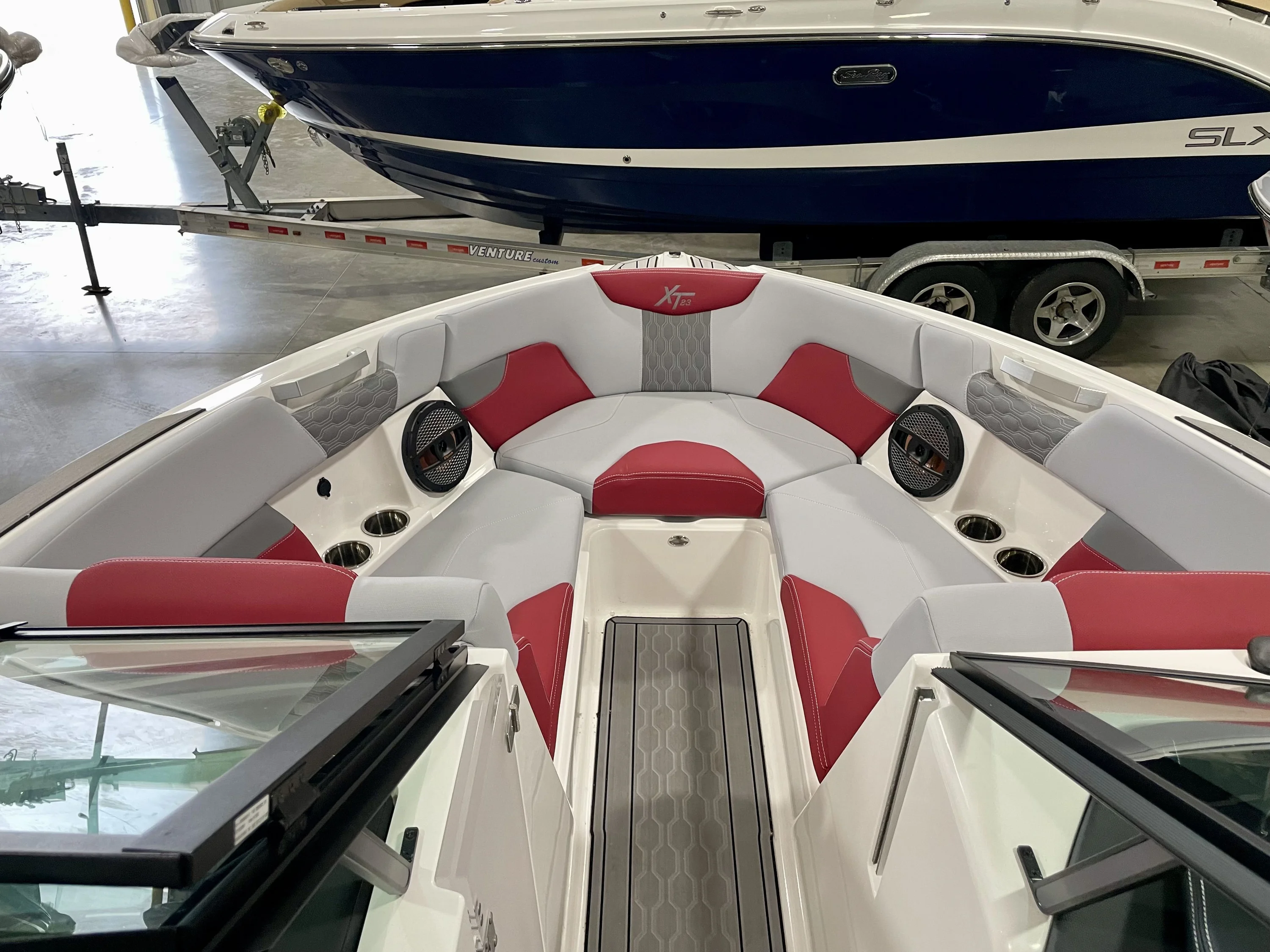 2023 Mastercraft XT23 Image Thumbnail #3