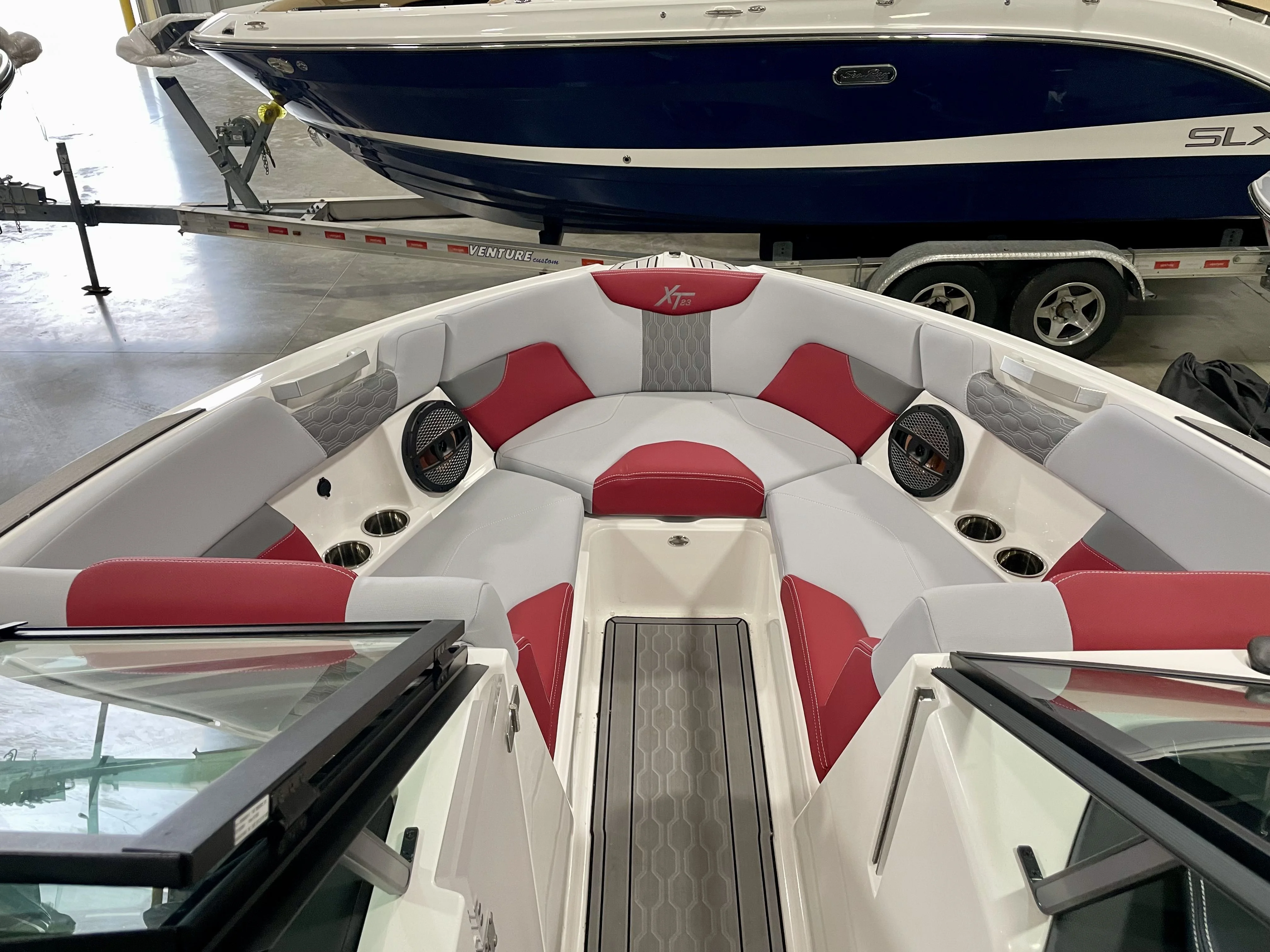 2023 Mastercraft XT23 Image Thumbnail #3