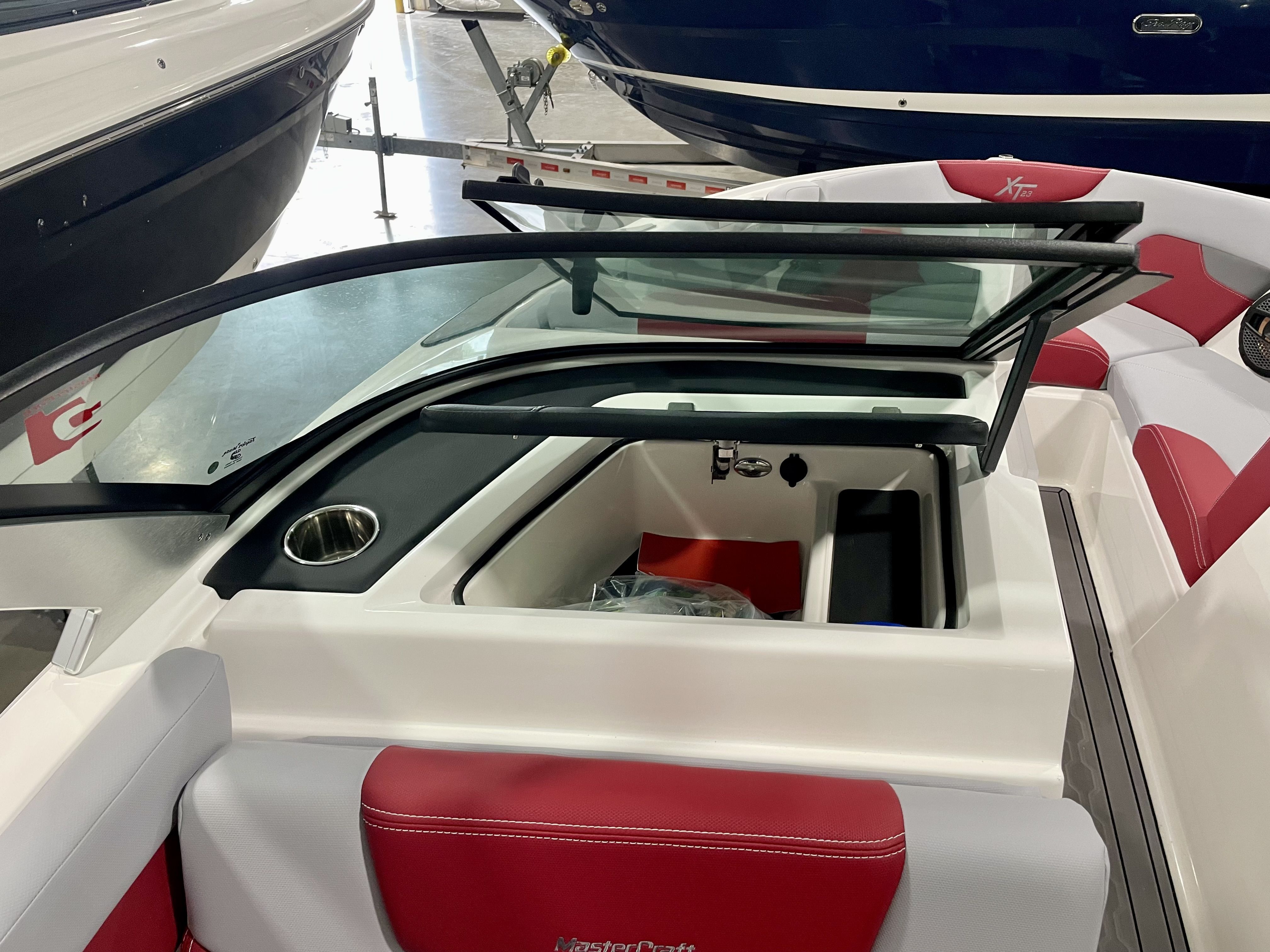 2023 Mastercraft XT23 Image Thumbnail #9